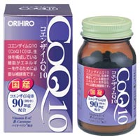 オリヒロ コエンザイムQ10(CoQ10) 国産のコエンザイムQ10(CoQ10) を、3粒に90mg配合。さらに、亜鉛や各種ビタミンを配合しました。 発売元:オリヒロ 内容量:32.85g(365mg×90粒) サイズ(奥行×横幅×高さ):55×55×95(mm) 1日量(目安):3粒 使用の目安:約30日間 人気のコエンザイムQ10をダイエットサポートに。 コエンザイムQ10(CoQ10)は、カラダにとって必要不可欠な補酵素。食品から摂取したり、体内でも生成されますが、その量は加齢とともに減少します。また、食品からだけでは、不足しがちなので、サプリメントでの補給をおすすめしたい成分です。 「オリヒロ コエンザイムQ10(CoQ10)」は、国産のコエンザイムQ10を原料にしたサプリメント。さらに、黒胡椒抽出物(バイオペリン)や亜鉛、ビタミンC、ビタミンE、βカロテン、ビタミンB群を配合しました。 1日あたりの目安量3粒に、コエンザイムQ10(CoQ10) 90mgが含まれています。 毎日の美容や、ダイエットサポートに人気のコエンザイムQ10(CoQ10)をお役立て下さい。 オリヒロ コエンザイムQ10(CoQ10) のお召し上がり方 ●栄養機能食品として1日に3粒程度を目安に、お食事時などに水またはお湯と共にお召し上がりください。 ●のどに違和感のある場合は水を多めに飲んでください。 ●初めてご利用いただくお客様は少量からお召し上がりください。 原材料 サフラワー油、ゼラチン、コエンザイムQ10、亜鉛含有酵母、小麦精製物、黒コショウ抽出物(ピペリン)、ビタミンC、グリセリン、ビタミンE、ミツロウ、グリセリン脂肪酸エステル、ナイアシン、ビタミンB6、イカスミ色素、ドナリエラカロテン、ビタミンB1、ビタミンB2 栄養成分表 3粒(1,095mg)あたり エネルギー 7kcal たんぱく質 0.3g 脂質 0.51g 炭水化物 0.25g ナトリウム 0.31mg 亜鉛 5mg ビタミンE 10mg ビタミンC 90mg βカロテン 1,080μg ビタミンB1 5mg ビタミンB2 5mg ビタミンB6 8mg ナイアシン 10mg 主成分配合量 3粒(1,095mg)あたり コエンザイムQ10 90mg 黒コショウ抽出物 (ビペリン・バイオペリン) 2.5mg 広告文責:いいもの健康有限会社 電話番号: 042-498-2113　