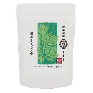 野草茶房 よもぎ茶 最も栄養価の高い春先に採取した、国産ヨモギ100％のよもぎ茶。独特の風味をお楽しみ下さい。 製造元:黒姫和漢薬研究所 内容量:80g(2.5g×32袋) サイズ(奥行×横幅×高さ):50×130×170(mm) 草もちやもぐさの材料として親しまれる“よもぎ”。 よもぎは日本の代表的ハーブ。草もち・もぐさの材料やお風呂に入れるなど、古くから人々の生活に深く関わってきたなじみの深い植物です。成分として、独特の香りを持つ精油分、葉緑素、タンニン、アデニン、各種ビタミン、ミネラルが含まれています。 「野草茶房 よもぎ茶」は、多くの栄養分を含む春先に採取した国産のヨモギを100％使用し、風味よく飲みやすく仕上げた商品です。防腐剤、着色料、甘味料などの添加物は一切加えず、無漂白紙ティーバッグを使用していますので、安心してお召し上がり下さい。入浴剤としてもご利用いただけます。健康維持を心掛けている方におすすめの健康茶です。 野草茶房 よもぎ茶 のお召し上がり方 急須の場合 ティーバッグ1袋を入れ、熱いお湯を注ぎ、2〜3分を目安にお好みの濃さになるまで蒸らしてからお召し上がりください。 ※ あとからお湯を注ぎ足して、色が出なくなるまで飲めます。 煮出す場合(少し手間がかかりますが、本来の味と香りが楽しめるオススメの方法です。) 水500mlにティーバッグ1袋を入れて、火にかけて沸かし、沸騰後は弱火にして5分間位を目安に煮出してお召し上がりください。 (※注意:荷出す容器に鉄製や銅製のものは使用しないで下さい) ポットで作る場合 ポット(1L)にティーバッグ2袋を入れ、熱湯を注ぎしばらく待ってから、お好きなときにお召し上がりください。 ※ お湯の量、ティーバッグ数はお好みにより加減してください。 ※ 長時間おきますと濃く出ますので、お好きなときにティーバッグを取り出してください。 冷やしてもおいしくお召し上がりいただけます。 他のお茶と割ったり焼酎割りなどでもお楽しみください。 作ったお茶はなるべくその日のうちにお召し上がり下さい。 原材料 ヨモギ 栄養成分表 浸出液100mlあたり エネルギー 0kcal たんぱく質 0g 脂質 0g 炭水化物 0g ナトリウム 0mg カフェイン 不検出 ティーバッグ1袋を300mlの水で3分間沸騰させた抽出液の試験結果 広告文責:いいもの健康有限会社 電話番号: 042-498-2113