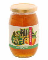 リケン 国産柚子使用 柚子蜂蜜 400g 国産の柚子果皮を、蜂蜜とオリゴ糖に加えた柚子蜂蜜(ゆずはちみつ)。パン・トーストに塗ったり、ヨーグルトに混ぜたり、お湯に溶かして柚子茶としてお召し上がりください。 発売元:ユニマットリケン 内容量:400g 爽やかな香りと酸味、まろやかな甘みをお楽しみ下さい。 「リケン 国産柚子使用 柚子蜂蜜 400g」は、国産の柚子果皮を使用し、クローバー蜂蜜と国産のオリゴ糖に加えた柚子蜂蜜(ゆずはちみつ)です。柚子の爽やかな香りとほろ苦さ・酸味に、はちみつのまろやかな甘みが広がるおいしい柚子蜂蜜に仕上げました。 パン・トーストに塗ったり、ヨーグルトに混ぜたりしてお召し上がり下さい。また、寒い季節はお湯に溶かして柚子茶(ゆず茶)として、暑い季節にはさらに冷たくしてジュースとしてお召し上がり下さい。焼酎で割ってもおいしくお召し上がりいただけます。 リケン 国産柚子使用 柚子蜂蜜 400g のお召し上がり方 カップにスプーンで2〜3杯を、お好みに合わせてお湯や冷水を注ぎ、よく混ぜてお召し上がり下さい。 パンやヨーグルトにもご利用いただけます。 チューハイやカクテル、ソーダ割りにもよく合います。 原材料 柚子果皮(国産)、蜂蜜、オリゴ糖、ビタミンC、ゲル化剤(ペクチン) 栄養成分表 100gあたり エネルギー 192kcal たんぱく質 0.2g 脂質 0.2g 炭水化物 47.4g ナトリウム 6mg ビタミンC 411mg 広告文責:いいもの健康有限会社 電話番号: 042-498-2113　