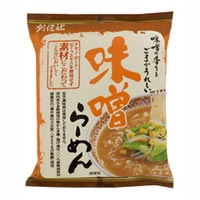 創健社 味噌らーめん ゴマの香ばしさが味噌を引き立てたおいしい味噌らーめん。国内産小麦粉100%使用した無かん水麺を、100%植物油で揚げました。植物素材を中心としても、コク・深みのあるスープに仕上がっています。 発売元:創健社 内容量:104g サイズ(奥行×横幅×高さ):35×120×135(mm) 植物素材とホタテの旨味で仕上げた味噌らーめん。 「創健社 味噌らーめん」は、国内産小麦粉を100%使用して独自の製法でコシを出した無かん水麺を、100%植物油で揚げた麺に、化学調味料やチキン・ポーク・ビーフエキス類を一切使用せず、植物素材とホタテのうまみで仕上げた味噌らーめんです。 遺伝子組換えのない大豆を原料にした味噌は、ゴマの香ばしさとともに、味に深みとコクを加え、安心してお召し上がりいただける植物素材を中心に使用したスープと重なって、おいしい味噌スープに仕上がりました。また、イタリアの海水を約半年かけて天日乾燥した創健社の「地中海の天日塩」および、さとうきび本来のうまみを残した「さとうきび粗糖」を使用し、素材の持ち味を一層引き立てています。 味噌とゴマの香り・深みのある味がおいしい「創健社 味噌らーめん」を、ぜひお楽しみ下さい。 創健社 味噌らーめん のお召し上がり方 約500ml(コップ3杯弱)の水を充分沸騰させたら麺を入れ、ほぐしながら約3分程煮て下さい。 麺がゆで上がったら火を止めて、添付の特製スープを加え、よくかきまぜて下さい。 お好みにより、ねぎや焼豚などを加えるといっそうおいしく召し上がれます。 原材料 [油揚げ麺]小麦粉(国内産)、植物油脂(パーム油)、馬鈴薯澱粉(国内産)、植物性たん白(外国産)、食塩、卵白(外国産)、酸化防止剤(ビタミンE) [添付調味料]味噌粉末(大豆を含む)、食塩、糖類(砂糖・ぶどう糖)、酵母エキス、香辛料、白いりごま、粉末醤油(大豆・小麦を含む)、野菜粉末、ホタテエキス、野菜エキス、乾燥ねぎ、麦芽エキス 栄養成分表 1食(104g)あたり エネルギー 476kcal たんぱく質 12.2g 脂質 18.9g 炭水化物 64.3g ナトリウム 1965mg 食塩相当量(麺) 　　　　　(スープ) 1.0g 4.0g 広告文責:いいもの健康有限会社 電話番号: 042-498-2113　