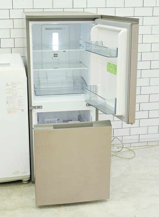 いいね家電ショップの【中古】【地域限定配送・設置無料】152L、4.5kg◆22年、23年◆シャープ、東芝製◆（冷蔵庫、洗濯機）中古家電2点セット｜アングル3