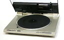 【中古】Technics テクニクス　SL-DL1　アナログレコードプレイヤー　ダイレクトドライブ方式　リニアトラッキングフルオートマチック【メーカー名】【メーカー型番】【ブランド名】ノーブランド品【商品説明】Technics テクニクス　SL-DL1　アナログレコードプレイヤー　ダイレクトドライブ方式　リニアトラッキングフルオートマチックこちらの商品は中古品となっております。 画像はイメージ写真ですので 商品のコンディション・付属品の有無については入荷の度異なります。 買取時より付属していたものはお付けしておりますが付属品や消耗品に保証はございません。 商品ページ画像以外の付属品はございませんのでご了承下さいませ。 中古品のため使用に影響ない程度の使用感・経年劣化（傷、汚れなど）がある場合がございます。 また、中古品の特性上ギフトには適しておりません。 当店では初期不良に限り 商品到着から7日間は返品を受付けております。 他モールとの併売品の為 完売の際はご連絡致しますのでご了承ください。 プリンター・印刷機器のご注意点 インクは配送中のインク漏れ防止の為、付属しておりませんのでご了承下さい。 ドライバー等ソフトウェア・マニュアルはメーカーサイトより最新版のダウンロードをお願い致します。 ゲームソフトのご注意点 特典・付属品・パッケージ・プロダクトコード・ダウンロードコード等は 付属していない場合がございますので事前にお問合せ下さい。 商品名に「輸入版 / 海外版 / IMPORT 」と記載されている海外版ゲームソフトの一部は日本版のゲーム機では動作しません。 お持ちのゲーム機のバージョンをあらかじめご参照のうえ動作の有無をご確認ください。 輸入版ゲームについてはメーカーサポートの対象外です。 DVD・Blu-rayのご注意点 特典・付属品・パッケージ・プロダクトコード・ダウンロードコード等は 付属していない場合がございますので事前にお問合せ下さい。 商品名に「輸入版 / 海外版 / IMPORT 」と記載されている海外版DVD・Blu-rayにつきましては 映像方式の違いの為、一般的な国内向けプレイヤーにて再生できません。 ご覧になる際はディスクの「リージョンコード」と「映像方式※DVDのみ」に再生機器側が対応している必要があります。 パソコンでは映像方式は関係ないため、リージョンコードさえ合致していれば映像方式を気にすることなく視聴可能です。 商品名に「レンタル落ち 」と記載されている商品につきましてはディスクやジャケットに管理シール（値札・セキュリティータグ・バーコード等含みます）が貼付されています。 ディスクの再生に支障の無い程度の傷やジャケットに傷み（色褪せ・破れ・汚れ・濡れ痕等）が見られる場合がありますので予めご了承ください。 2巻セット以上のレンタル落ちDVD・Blu-rayにつきましては、複数枚収納可能なトールケースに同梱してお届け致します。 トレーディングカードのご注意点 当店での「良い」表記のトレーディングカードはプレイ用でございます。 中古買取り品の為、細かなキズ・白欠け・多少の使用感がございますのでご了承下さいませ。 再録などで型番が違う場合がございます。 違った場合でも事前連絡等は致しておりませんので、型番を気にされる方はご遠慮ください。 ご注文からお届けまで 1、ご注文⇒ご注文は24時間受け付けております。 2、注文確認⇒ご注文後、当店から注文確認メールを送信します。 3、お届けまで3-10営業日程度とお考え下さい。 　※海外在庫品の場合は3週間程度かかる場合がございます。 4、入金確認⇒前払い決済をご選択の場合、ご入金確認後、配送手配を致します。 5、出荷⇒配送準備が整い次第、出荷致します。発送後に出荷完了メールにてご連絡致します。 　※離島、北海道、九州、沖縄は遅れる場合がございます。予めご了承下さい。 当店ではすり替え防止のため、シリアルナンバーを控えております。 万が一すり替え等ありました場合は然るべき対応をさせていただきます。 お客様都合によるご注文後のキャンセル・返品はお受けしておりませんのでご了承下さい。 電話対応はしておりませんので質問等はメッセージまたはメールにてお願い致します。