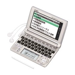 【中古】（非常に良い）電子辞書 xd−a6000 ゴールド【メーカー名】【メーカー型番】【ブランド名】CASIO(カシオ)【商品説明】電子辞書 xd−a6000 ゴールドこちらの商品は中古品となっております。 画像はイメージ写真ですので 商品のコンディション・付属品の有無については入荷の度異なります。 買取時より付属していたものはお付けしておりますが付属品や消耗品に保証はございません。 商品ページ画像以外の付属品はございませんのでご了承下さいませ。 中古品のため使用に影響ない程度の使用感・経年劣化（傷、汚れなど）がある場合がございます。 また、中古品の特性上ギフトには適しておりません。 当店では初期不良に限り 商品到着から7日間は返品を受付けております。 他モールとの併売品の為 完売の際はご連絡致しますのでご了承ください。 プリンター・印刷機器のご注意点 インクは配送中のインク漏れ防止の為、付属しておりませんのでご了承下さい。 ドライバー等ソフトウェア・マニュアルはメーカーサイトより最新版のダウンロードをお願い致します。 ゲームソフトのご注意点 特典・付属品・パッケージ・プロダクトコード・ダウンロードコード等は 付属していない場合がございますので事前にお問合せ下さい。 商品名に「輸入版 / 海外版 / IMPORT 」と記載されている海外版ゲームソフトの一部は日本版のゲーム機では動作しません。 お持ちのゲーム機のバージョンをあらかじめご参照のうえ動作の有無をご確認ください。 輸入版ゲームについてはメーカーサポートの対象外です。 DVD・Blu-rayのご注意点 特典・付属品・パッケージ・プロダクトコード・ダウンロードコード等は 付属していない場合がございますので事前にお問合せ下さい。 商品名に「輸入版 / 海外版 / IMPORT 」と記載されている海外版DVD・Blu-rayにつきましては 映像方式の違いの為、一般的な国内向けプレイヤーにて再生できません。 ご覧になる際はディスクの「リージョンコード」と「映像方式※DVDのみ」に再生機器側が対応している必要があります。 パソコンでは映像方式は関係ないため、リージョンコードさえ合致していれば映像方式を気にすることなく視聴可能です。 商品名に「レンタル落ち 」と記載されている商品につきましてはディスクやジャケットに管理シール（値札・セキュリティータグ・バーコード等含みます）が貼付されています。 ディスクの再生に支障の無い程度の傷やジャケットに傷み（色褪せ・破れ・汚れ・濡れ痕等）が見られる場合がありますので予めご了承ください。 2巻セット以上のレンタル落ちDVD・Blu-rayにつきましては、複数枚収納可能なトールケースに同梱してお届け致します。 トレーディングカードのご注意点 当店での「良い」表記のトレーディングカードはプレイ用でございます。 中古買取り品の為、細かなキズ・白欠け・多少の使用感がございますのでご了承下さいませ。 再録などで型番が違う場合がございます。 違った場合でも事前連絡等は致しておりませんので、型番を気にされる方はご遠慮ください。 ご注文からお届けまで 1、ご注文⇒ご注文は24時間受け付けております。 2、注文確認⇒ご注文後、当店から注文確認メールを送信します。 3、お届けまで3-10営業日程度とお考え下さい。 　※海外在庫品の場合は3週間程度かかる場合がございます。 4、入金確認⇒前払い決済をご選択の場合、ご入金確認後、配送手配を致します。 5、出荷⇒配送準備が整い次第、出荷致します。発送後に出荷完了メールにてご連絡致します。 　※離島、北海道、九州、沖縄は遅れる場合がございます。予めご了承下さい。 当店ではすり替え防止のため、シリアルナンバーを控えております。 万が一すり替え等ありました場合は然るべき対応をさせていただきます。 お客様都合によるご注文後のキャンセル・返品はお受けしておりませんのでご了承下さい。 電話対応はしておりませんので質問等はメッセージまたはメールにてお願い致します。