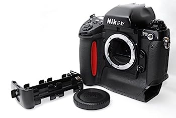【中古】Nikon F5 ボディ フィルムカメラ【メーカー名】【メーカー型番】【ブランド名】Nikon【商品説明】Nikon F5 ボディ フィルムカメラこちらの商品は中古品となっております。 画像はイメージ写真ですので 商品のコンディション・付属品の有無については入荷の度異なります。 買取時より付属していたものはお付けしておりますが付属品や消耗品に保証はございません。 商品ページ画像以外の付属品はございませんのでご了承下さいませ。 中古品のため使用に影響ない程度の使用感・経年劣化（傷、汚れなど）がある場合がございます。 また、中古品の特性上ギフトには適しておりません。 当店では初期不良に限り 商品到着から7日間は返品を受付けております。 他モールとの併売品の為 完売の際はご連絡致しますのでご了承ください。 プリンター・印刷機器のご注意点 インクは配送中のインク漏れ防止の為、付属しておりませんのでご了承下さい。 ドライバー等ソフトウェア・マニュアルはメーカーサイトより最新版のダウンロードをお願い致します。 ゲームソフトのご注意点 特典・付属品・パッケージ・プロダクトコード・ダウンロードコード等は 付属していない場合がございますので事前にお問合せ下さい。 商品名に「輸入版 / 海外版 / IMPORT 」と記載されている海外版ゲームソフトの一部は日本版のゲーム機では動作しません。 お持ちのゲーム機のバージョンをあらかじめご参照のうえ動作の有無をご確認ください。 輸入版ゲームについてはメーカーサポートの対象外です。 DVD・Blu-rayのご注意点 特典・付属品・パッケージ・プロダクトコード・ダウンロードコード等は 付属していない場合がございますので事前にお問合せ下さい。 商品名に「輸入版 / 海外版 / IMPORT 」と記載されている海外版DVD・Blu-rayにつきましては 映像方式の違いの為、一般的な国内向けプレイヤーにて再生できません。 ご覧になる際はディスクの「リージョンコード」と「映像方式※DVDのみ」に再生機器側が対応している必要があります。 パソコンでは映像方式は関係ないため、リージョンコードさえ合致していれば映像方式を気にすることなく視聴可能です。 商品名に「レンタル落ち 」と記載されている商品につきましてはディスクやジャケットに管理シール（値札・セキュリティータグ・バーコード等含みます）が貼付されています。 ディスクの再生に支障の無い程度の傷やジャケットに傷み（色褪せ・破れ・汚れ・濡れ痕等）が見られる場合がありますので予めご了承ください。 2巻セット以上のレンタル落ちDVD・Blu-rayにつきましては、複数枚収納可能なトールケースに同梱してお届け致します。 トレーディングカードのご注意点 当店での「良い」表記のトレーディングカードはプレイ用でございます。 中古買取り品の為、細かなキズ・白欠け・多少の使用感がございますのでご了承下さいませ。 再録などで型番が違う場合がございます。 違った場合でも事前連絡等は致しておりませんので、型番を気にされる方はご遠慮ください。 ご注文からお届けまで 1、ご注文⇒ご注文は24時間受け付けております。 2、注文確認⇒ご注文後、当店から注文確認メールを送信します。 3、お届けまで3-10営業日程度とお考え下さい。 　※海外在庫品の場合は3週間程度かかる場合がございます。 4、入金確認⇒前払い決済をご選択の場合、ご入金確認後、配送手配を致します。 5、出荷⇒配送準備が整い次第、出荷致します。発送後に出荷完了メールにてご連絡致します。 　※離島、北海道、九州、沖縄は遅れる場合がございます。予めご了承下さい。 当店ではすり替え防止のため、シリアルナンバーを控えております。 万が一すり替え等ありました場合は然るべき対応をさせていただきます。 お客様都合によるご注文後のキャンセル・返品はお受けしておりませんのでご了承下さい。 電話対応はしておりませんので質問等はメッセージまたはメールにてお願い致します。