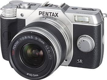 【中古】（非常に良い）PENTAX デジタルミラーレス一眼 Q10 ズームレンズキット [標準ズーム 02 STANDARD ZOOM] シルバー Q10 LENSKIT SILVER 12163【メーカー名】【メーカー型番】【ブランド名】ペンタックス【商品説明】PENTAX デジタルミラーレス一眼 Q10 ズームレンズキット [標準ズーム 02 STANDARD ZOOM] シルバー Q10 LENSKIT SILVER 12163こちらの商品は中古品となっております。 画像はイメージ写真ですので 商品のコンディション・付属品の有無については入荷の度異なります。 買取時より付属していたものはお付けしておりますが付属品や消耗品に保証はございません。 商品ページ画像以外の付属品はございませんのでご了承下さいませ。 中古品のため使用に影響ない程度の使用感・経年劣化（傷、汚れなど）がある場合がございます。 また、中古品の特性上ギフトには適しておりません。 当店では初期不良に限り 商品到着から7日間は返品を受付けております。 他モールとの併売品の為 完売の際はご連絡致しますのでご了承ください。 プリンター・印刷機器のご注意点 インクは配送中のインク漏れ防止の為、付属しておりませんのでご了承下さい。 ドライバー等ソフトウェア・マニュアルはメーカーサイトより最新版のダウンロードをお願い致します。 ゲームソフトのご注意点 特典・付属品・パッケージ・プロダクトコード・ダウンロードコード等は 付属していない場合がございますので事前にお問合せ下さい。 商品名に「輸入版 / 海外版 / IMPORT 」と記載されている海外版ゲームソフトの一部は日本版のゲーム機では動作しません。 お持ちのゲーム機のバージョンをあらかじめご参照のうえ動作の有無をご確認ください。 輸入版ゲームについてはメーカーサポートの対象外です。 DVD・Blu-rayのご注意点 特典・付属品・パッケージ・プロダクトコード・ダウンロードコード等は 付属していない場合がございますので事前にお問合せ下さい。 商品名に「輸入版 / 海外版 / IMPORT 」と記載されている海外版DVD・Blu-rayにつきましては 映像方式の違いの為、一般的な国内向けプレイヤーにて再生できません。 ご覧になる際はディスクの「リージョンコード」と「映像方式※DVDのみ」に再生機器側が対応している必要があります。 パソコンでは映像方式は関係ないため、リージョンコードさえ合致していれば映像方式を気にすることなく視聴可能です。 商品名に「レンタル落ち 」と記載されている商品につきましてはディスクやジャケットに管理シール（値札・セキュリティータグ・バーコード等含みます）が貼付されています。 ディスクの再生に支障の無い程度の傷やジャケットに傷み（色褪せ・破れ・汚れ・濡れ痕等）が見られる場合がありますので予めご了承ください。 2巻セット以上のレンタル落ちDVD・Blu-rayにつきましては、複数枚収納可能なトールケースに同梱してお届け致します。 トレーディングカードのご注意点 当店での「良い」表記のトレーディングカードはプレイ用でございます。 中古買取り品の為、細かなキズ・白欠け・多少の使用感がございますのでご了承下さいませ。 再録などで型番が違う場合がございます。 違った場合でも事前連絡等は致しておりませんので、型番を気にされる方はご遠慮ください。 ご注文からお届けまで 1、ご注文⇒ご注文は24時間受け付けております。 2、注文確認⇒ご注文後、当店から注文確認メールを送信します。 3、お届けまで3-10営業日程度とお考え下さい。 　※海外在庫品の場合は3週間程度かかる場合がございます。 4、入金確認⇒前払い決済をご選択の場合、ご入金確認後、配送手配を致します。 5、出荷⇒配送準備が整い次第、出荷致します。発送後に出荷完了メールにてご連絡致します。 　※離島、北海道、九州、沖縄は遅れる場合がございます。予めご了承下さい。 当店ではすり替え防止のため、シリアルナンバーを控えております。 万が一すり替え等ありました場合は然るべき対応をさせていただきます。 お客様都合によるご注文後のキャンセル・返品はお受けしておりませんのでご了承下さい。 電話対応はしておりませんので質問等はメッセージまたはメールにてお願い致します。