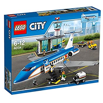 【中古-非常に良い】レゴ (LEGO) シティ 空港ターミナルと旅客機 60104当店取り扱いの中古品についてこちらの商品は中古品となっております。 付属品の有無については入荷の度異なり、商品タイトルに付属品についての記載がない場合もございますので、ご不明な場合はメッセージにてお問い合わせください。 買取時より付属していたものはお付けしておりますが、付属品や消耗品に保証はございません。中古品のため、使用に影響ない程度の使用感・経年劣化（傷、汚れなど）がある場合がございますのでご了承下さい。また、中古品の特性上ギフトには適しておりません。当店は専門店ではございませんので、製品に関する詳細や設定方法はメーカーへ直接お問い合わせいただきますようお願い致します。 画像はイメージ写真です。ビデオデッキ、各プレーヤーなど在庫品によってリモコンが付属してない場合がございます。限定版の付属品、ダウンロードコードなどの付属品は無しとお考え下さい。中古品の場合、基本的に説明書・外箱・ドライバーインストール用のCD-ROMはついておりませんので、ご了承の上お買求め下さい。当店での中古表記のトレーディングカードはプレイ用でございます。中古買取り品の為、細かなキズ・白欠け・多少の使用感がございますのでご了承下さいませ。ご返品について当店販売の中古品につきまして、初期不良に限り商品到着から7日間はご返品を受付けておりますので 到着後、なるべく早く動作確認や商品確認をお願い致します。1週間を超えてのご連絡のあったものは、ご返品不可となりますのでご了承下さい。中古品につきましては商品の特性上、お客様都合のご返品は原則としてお受けしておりません。ご注文からお届けまでご注文は24時間受け付けております。当店販売の中古品のお届けは国内倉庫からの発送の場合は3営業日〜10営業日前後とお考え下さい。 海外倉庫からの発送の場合は、一旦国内委託倉庫へ国際便にて配送の後にお客様へお送り致しますので、お届けまで3週間から1カ月ほどお時間を頂戴致します。※併売品の為、在庫切れの場合はご連絡させて頂きます。※離島、北海道、九州、沖縄は遅れる場合がございます。予めご了承下さい。※ご注文後、当店より確認のメールをする場合がございます。ご返信が無い場合キャンセルとなりますので予めご了承くださいませ。
