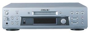 【中古】SONY MDデッキ MDS-S500当店取り扱いの中古品についてこちらの商品は中古品となっております。 付属品の有無については入荷の度異なり、商品タイトルに付属品についての記載がない場合もございますので、ご不明な場合はメッセージにてお問い合わせください。 買取時より付属していたものはお付けしておりますが、付属品や消耗品に保証はございません。中古品のため、使用に影響ない程度の使用感・経年劣化（傷、汚れなど）がある場合がございますのでご了承下さい。また、中古品の特性上ギフトには適しておりません。当店は専門店ではございませんので、製品に関する詳細や設定方法はメーカーへ直接お問い合わせいただきますようお願い致します。 画像はイメージ写真です。ビデオデッキ、各プレーヤーなど在庫品によってリモコンが付属してない場合がございます。限定版の付属品、ダウンロードコードなどの付属品は無しとお考え下さい。中古品の場合、基本的に説明書・外箱・ドライバーインストール用のCD-ROMはついておりませんので、ご了承の上お買求め下さい。当店での中古表記のトレーディングカードはプレイ用でございます。中古買取り品の為、細かなキズ・白欠け・多少の使用感がございますのでご了承下さいませ。ご返品について当店販売の中古品につきまして、初期不良に限り商品到着から7日間はご返品を受付けておりますので 到着後、なるべく早く動作確認や商品確認をお願い致します。1週間を超えてのご連絡のあったものは、ご返品不可となりますのでご了承下さい。中古品につきましては商品の特性上、お客様都合のご返品は原則としてお受けしておりません。ご注文からお届けまでご注文は24時間受け付けております。当店販売の中古品のお届けは国内倉庫からの発送の場合は3営業日〜10営業日前後とお考え下さい。 海外倉庫からの発送の場合は、一旦国内委託倉庫へ国際便にて配送の後にお客様へお送り致しますので、お届けまで3週間から1カ月ほどお時間を頂戴致します。※併売品の為、在庫切れの場合はご連絡させて頂きます。※離島、北海道、九州、沖縄は遅れる場合がございます。予めご了承下さい。※ご注文後、当店より確認のメールをする場合がございます。ご返信が無い場合キャンセルとなりますので予めご了承くださいませ。
