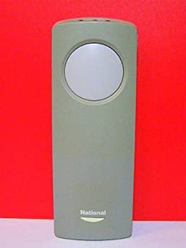 【中古】ナショナル 照明用リモコン HK9335当店取り扱いの中古品についてこちらの商品は中古品となっております。 付属品の有無については入荷の度異なり、商品タイトルに付属品についての記載がない場合もございますので、ご不明な場合はメッセージにてお問い合わせください。 買取時より付属していたものはお付けしておりますが、付属品や消耗品に保証はございません。中古品のため、使用に影響ない程度の使用感・経年劣化（傷、汚れなど）がある場合がございますのでご了承下さい。また、中古品の特性上ギフトには適しておりません。当店は専門店ではございませんので、製品に関する詳細や設定方法はメーカーへ直接お問い合わせいただきますようお願い致します。 画像はイメージ写真です。ビデオデッキ、各プレーヤーなど在庫品によってリモコンが付属してない場合がございます。限定版の付属品、ダウンロードコードなどの付属品は無しとお考え下さい。中古品の場合、基本的に説明書・外箱・ドライバーインストール用のCD-ROMはついておりませんので、ご了承の上お買求め下さい。当店での中古表記のトレーディングカードはプレイ用でございます。中古買取り品の為、細かなキズ・白欠け・多少の使用感がございますのでご了承下さいませ。ご返品について当店販売の中古品につきまして、初期不良に限り商品到着から7日間はご返品を受付けておりますので 到着後、なるべく早く動作確認や商品確認をお願い致します。1週間を超えてのご連絡のあったものは、ご返品不可となりますのでご了承下さい。中古品につきましては商品の特性上、お客様都合のご返品は原則としてお受けしておりません。ご注文からお届けまでご注文は24時間受け付けております。当店販売の中古品のお届けは国内倉庫からの発送の場合は3営業日〜10営業日前後とお考え下さい。 海外倉庫からの発送の場合は、一旦国内委託倉庫へ国際便にて配送の後にお客様へお送り致しますので、お届けまで3週間から1カ月ほどお時間を頂戴致します。※併売品の為、在庫切れの場合はご連絡させて頂きます。※離島、北海道、九州、沖縄は遅れる場合がございます。予めご了承下さい。※ご注文後、当店より確認のメールをする場合がございます。ご返信が無い場合キャンセルとなりますので予めご了承くださいませ。