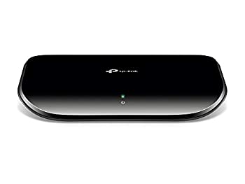 【中古】TP-Link スイッチングハブ ギガビット 5ポート 10/100/1000Mbps プラスチック筺体 3年保証 TL-SG1005D【ジャンル】スイッチングハブ【Brand】TP-Link【Contributors】【商品説明】TP-Link スイッチングハブ ギガビット 5ポート 10/100/1000Mbps プラスチック筺体 3年保証 TL-SG1005DIEEE 802.3x 対応で安定したデータ接続を実現プラスチックボディー、デスクに据置き、または壁に掛け可能なデザインPlug & Play、設定の手間が不要、接続した瞬間に使用開始メーカー保証筐体のみ3年保証当店では初期不良に限り、商品到着から7日間は返品を 受付けております。 お客様都合での返品はお受けしておりませんのでご了承ください。 他モールとの併売品の為、売り切れの場合はご連絡させて頂きます。 ご注文からお届けまで 1、ご注文⇒24時間受け付けております。 2、注文確認⇒当店から注文確認メールを送信します。 3、在庫確認⇒中古品は受注後に、再メンテナンス、梱包しますので、お届けまで3日〜10日程度とお考え下さい。 4、入金確認⇒前払い決済をご選択の場合、ご入金確認後、配送手配を致します。 5、出荷⇒配送準備が整い次第、出荷致します。配送業者、追跡番号等の詳細をメール送信致します。※離島、北海道、九州、沖縄は遅れる場合がございます。予めご了承下さい。 6、到着⇒出荷後、1〜3日後に商品が到着します。ご来店ありがとうございます。