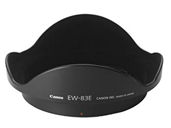 【中古 良品】Canon レンズフード EW-83E【メーカー名】キヤノン【メーカー型番】7276A001AA【ブランド名】キヤノン【商品説明】Canon レンズフード EW-83E型番:Canon レンズフード EW-83E対応機種:EF-S10-22mm F3.5-4.5 USM, EF16-35mm F2.8L USM, EF17-40mm F4L USM説明:画角外からの不要な光を遮り、画質劣化の原因となるフレアやゴーストを防ぐレンズフード。それぞれのレンズに合わせた最適な形状で、快適な撮影環境をつくりだします。当店では初期不良に限り、商品到着から7日間は返品を 受付けております。・万が一、品切れの場合は2週間程度でお届け致します。ご注文からお届けまで1、ご注文⇒ご注文は24時間受け付けております。2、注文確認⇒ご注文後、当店から注文確認メールを送信します。3、在庫確認⇒国内在庫：3〜5日程度でお届け。　海外在庫：2週間程度でお届け。""　※中古品は受注後に、再メンテナンス、梱包しますので　お届けまで3日〜7日程度とお考え下さい。""　※在庫切れの場合はご連絡させて頂きます。4、入金確認⇒前払い決済をご選択の場合、ご入金確認後、配送手配を致します。5、出荷⇒配送準備が整い次第、出荷致します。配送業者、追跡番号等の詳細をメール送信致します。6、到着⇒出荷後、1〜3日後に商品が到着します。　※離島、北海道、九州、沖縄は遅れる場合がございます。予めご了承下さい。ご来店ありがとうございます。