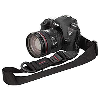 【商品名】HAKUBA 速写ストラップ ルフトデザイン スピードストラップ38 一眼レフ用 ブラック KST-62SS38BK【メーカー名】ハクバ【メーカー型番】KST-62SS38BK【ブランド名】ハクバ【商品説明】HAKUBA 速写ストラップ ルフトデザイン スピードストラップ38 一眼レフ用 ブラック KST-62SS38BK素早く長さ調整が可能なショルダーストラップ全長 : 約1,150~1,600mmストラップ部長さ : 約650~1,100mmストラップ部幅 : 38mm先ヒモ幅 : 10mm当店では初期不良に限り、商品到着から7日間は返品を 受付けております。・通常3日〜5日でお届けできます。万が一、品切れの場合は2週間程度でお届け致します。ご注文からお届けまで1、ご注文⇒ご注文は24時間受け付けております。2、注文確認⇒ご注文後、当店から注文確認メールを送信します。3、在庫確認⇒国内在庫：3〜5日程度でお届け。　海外在庫：2週間程度でお届け。　※在庫切れの場合はご連絡させて頂きます。4、入金確認⇒前払い決済をご選択の場合、ご入金確認後、配送手配を致します。5、出荷⇒配送準備が整い次第、出荷致します。配送業者、追跡番号等の詳細をメール送信致します。6、到着⇒出荷後、1〜3日後に商品が到着します。　※離島、北海道、九州、沖縄は遅れる場合がございます。予めご了承下さい。ご来店ありがとうございます。