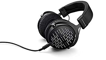 (中古品)beyerdynamic DT 1990 PRO【メーカー名】beyerdynamic【メーカー型番】DT 1990 PRO【ブランド名】Beyerdynamic(ベイヤーダイナミック)【商品説明】beyerdynamic DT 1990 PROインピーダンス250Ω、45mmテスラ2.0ドライバーを採用快適な装着感を提供するスプリングスティールを採用したヘッドバンド熟練した技術を蓄えるドイツ工場でハンドメイド生産ケーブル長：3m / 片出しストレート、5m/ 片出しコイル付属品：コイルケーブル(5m)、ストレートケーブル(3m)、ベロア製交換イヤーパッド(バランスドは本体に装着済み)、キャリングケース当店では初期不良に限り、商品到着から7日間は返品を 受付けております。品切れの場合は2週間程度でお届け致します。ご注文からお届けまで1、ご注文⇒24時間受け付けております。2、注文確認⇒当店から注文確認メールを送信します。3、在庫確認⇒中古品は受注後に、再メンテナンス、梱包しますので　お届けまで3日〜10日程度とお考え下さい。4、入金確認⇒前払い決済をご選択の場合、ご入金確認後、配送手配を致します。5、出荷⇒配送準備が整い次第、出荷致します。配送業者、追跡番号等の詳細をメール送信致します。6、到着⇒出荷後、1〜3日後に商品が到着します。当店はリサイクル専門店につき一般のお客様から買取しました中古扱い品です。ご来店ありがとうございます。