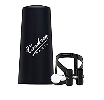 (中古品)バンドーレン E♭クラリネット リガチャー M|O(エムオー) ブラック【メーカー名】VANDOREN【メーカー型番】LC52BP【ブランド名】VANDOREN【商品説明】バンドーレン E♭クラリネット リガチャー M|O(エムオー) ブラックM|O(エムオー) 軽く、リードを過度に締め付けないバンドーレン・マスターズリガチャーと、左右均一にリードを締めるバンドーレン・オプティマムを融合させたM|Oリガチャー。素早いレスポンスと切れ味のよいアーティキュレーションで、より豊かな表現を実現します。仕上げ : ブラック当店では初期不良に限り、商品到着から7日間は返品を 受付けております。品切れの場合は2週間程度でお届け致します。ご注文からお届けまで1、ご注文⇒24時間受け付けております。2、注文確認⇒当店から注文確認メールを送信します。3、在庫確認⇒中古品は受注後に、再メンテナンス、梱包しますので　お届けまで3日〜10日程度とお考え下さい。4、入金確認⇒前払い決済をご選択の場合、ご入金確認後、配送手配を致します。5、出荷⇒配送準備が整い次第、出荷致します。配送業者、追跡番号等の詳細をメール送信致します。6、到着⇒出荷後、1〜3日後に商品が到着します。当店はリサイクル専門店につき一般のお客様から買取しました中古扱い品です。ご来店ありがとうございます。