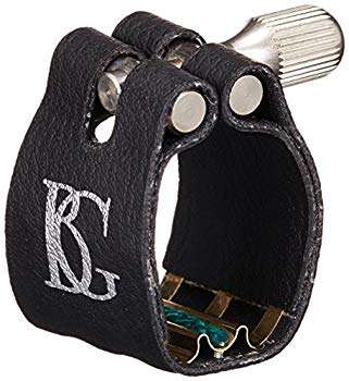 (中古品)BG スーパーレヴェレーション リガチャー クラリネット用 ゴールドプレートサポート L4SR【メーカー名】BG【メーカー型番】L4 SR【ブランド名】BG【商品説明】BG スーパーレヴェレーション リガチャー クラリネット用 ゴールドプレートサポート L4SRファブリック製リガチャー。プレート部分はゴールドプレート製金属サポート。輝きのある音色をつくるソリスト向けリガチャーです。スタッカートが容易で、24Kゴールドプレートによる華やかでクリアなサウンドです。サポート部分にゴールドプレート(金メッキ)を採用。レヴェレーションの長所を備え、さらに輝きのある、華やかでクリアな音色を作ります。ソロ演奏に最適。当店では初期不良に限り、商品到着から7日間は返品を 受付けております。品切れの場合は2週間程度でお届け致します。ご注文からお届けまで1、ご注文⇒24時間受け付けております。2、注文確認⇒当店から注文確認メールを送信します。3、在庫確認⇒中古品は受注後に、再メンテナンス、梱包しますので　お届けまで3日〜10日程度とお考え下さい。4、入金確認⇒前払い決済をご選択の場合、ご入金確認後、配送手配を致します。5、出荷⇒配送準備が整い次第、出荷致します。配送業者、追跡番号等の詳細をメール送信致します。6、到着⇒出荷後、1〜3日後に商品が到着します。当店はリサイクル専門店につき一般のお客様から買取しました中古扱い品です。ご来店ありがとうございます。