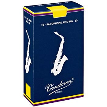 (中古品)バンドレン アルトサックスリード トラディショナル（青箱） 3-1/2番【メーカー名】VANDOREN【メーカー型番】【ブランド名】VANDOREN【商品説明】バンドレン アルトサックスリード トラディショナル（青箱） 3-1/2番このリードは、非常に薄いティップ（リードが最もよく振動する先端部）から、極めてピュアな音質が生み出されるようにデザインされており、また、振動する部分のコシは堅牢でJAVAやV16よりも厚くなっています。このリードは、振動する部分と表皮のある部分との境目が、まっすぐになるようにカットされています。当店では初期不良に限り、商品到着から7日間は返品を 受付けております。品切れの場合は2週間程度でお届け致します。ご注文からお届けまで1、ご注文⇒24時間受け付けております。2、注文確認⇒当店から注文確認メールを送信します。3、在庫確認⇒中古品は受注後に、再メンテナンス、梱包しますので　お届けまで3日〜10日程度とお考え下さい。4、入金確認⇒前払い決済をご選択の場合、ご入金確認後、配送手配を致します。5、出荷⇒配送準備が整い次第、出荷致します。配送業者、追跡番号等の詳細をメール送信致します。6、到着⇒出荷後、1〜3日後に商品が到着します。当店はリサイクル専門店につき一般のお客様から買取しました中古扱い品です。ご来店ありがとうございます。