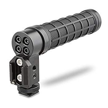 (中古品)camvateトップハンドルグリップにカメラのホットシューマウントを映画カメラ(ゴムグリップ、ブラック)【メーカー名】CAMVATE【メーカー型番】【ブランド名】CAMVATE【商品説明】camvateトップハンドルグリップにカメラのホットシューマウントを映画カメラ(ゴムグリップ、ブラック)1?/ 4インチ- 20ねじ穴カバーされたノンスリップラバーグリップ材質:アルミニウム合金&ラバーメス3?/ 8インチ- 16ネジ穴式ファスナー2のネジとブラックホットシューお届け：受注後に再メンテ、梱包します。到着まで3日〜10日程度とお考え下さい。当店では初期不良に限り、商品到着から7日間は返品を 受付けております。品切れの場合は2週間程度でお届け致します。ご注文からお届けまで1、ご注文⇒24時間受け付けております。2、注文確認⇒当店から注文確認メールを送信します。3、在庫確認⇒中古品は受注後に、再メンテナンス、梱包しますので　お届けまで3日〜10日程度とお考え下さい。4、入金確認⇒前払い決済をご選択の場合、ご入金確認後、配送手配を致します。5、出荷⇒配送準備が整い次第、出荷致します。配送業者、追跡番号等の詳細をメール送信致します。6、到着⇒出荷後、1〜3日後に商品が到着します。当店はリサイクル専門店につき一般のお客様から買取しました中古扱い品です。ご来店ありがとうございます。
