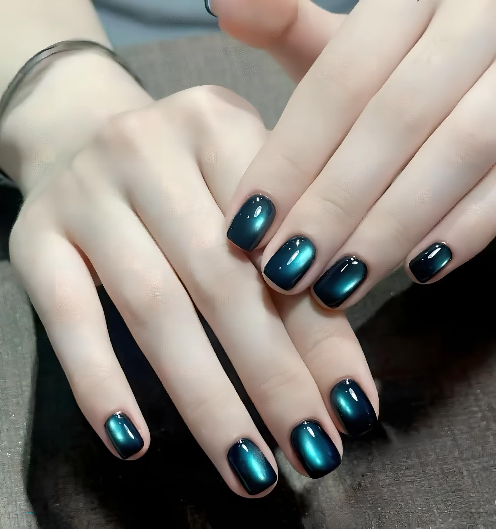 【送料無料】[ALLEVG]ネイルチップ 24枚入 赤 ネイルチップ ショート3D 秋冬 人気 和風 かわいい シンプル おしゃれ 成人式 入学式 卒業式 結婚式 パーティー 日常生活に使用できます 花嫁ネイル 光沢 色：Color26、サイズ：ショート