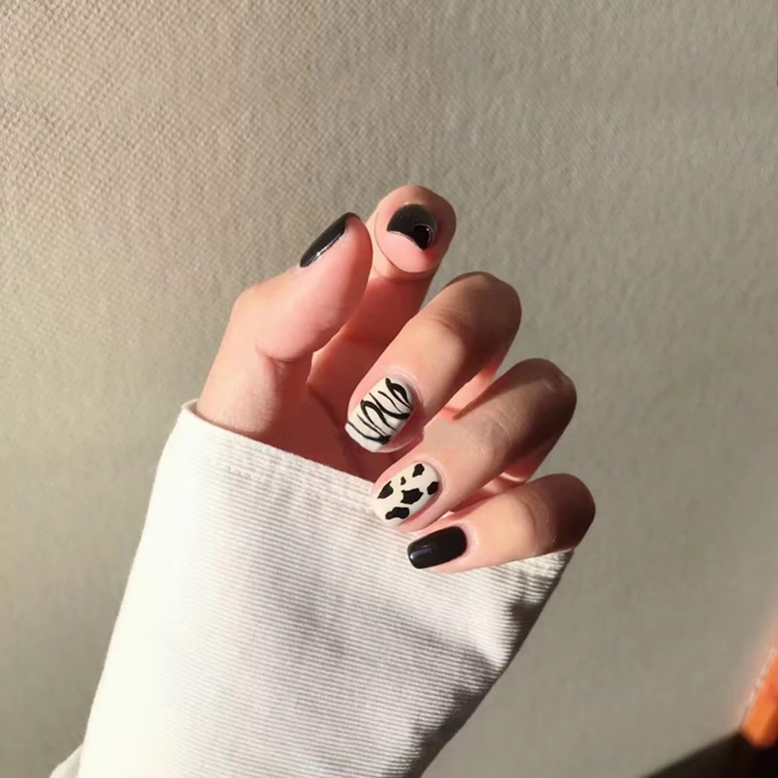 【送料無料】ネイルチップ 24枚入 つけ爪 短め 春夏 人気 和風 かわいい シンプルフレンチネイル 貼る..