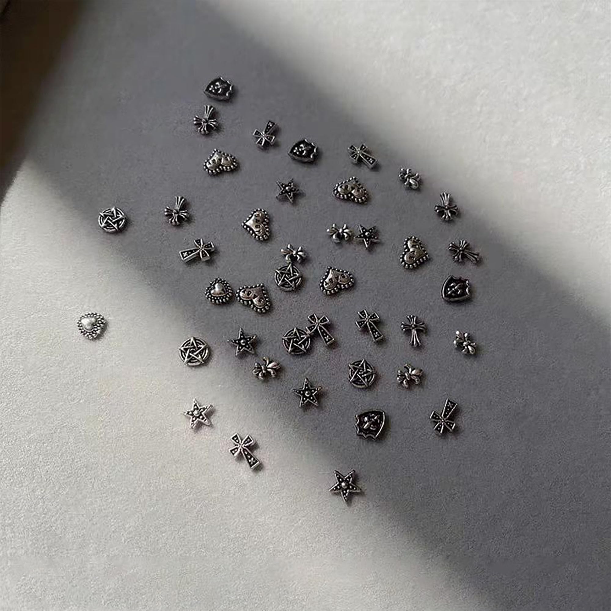 【送料無料】DEVENTORZ パンク ネイルアートチャーム 50個 ネイル パーツ デコパーツ メタル パーツ 金..