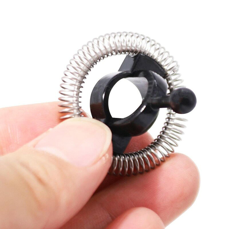 説明: 【材料】：コーヒーマシンのこの泡立ちのアクセサリーは金属で作られており、耐久性と長期的な使用を確保します【製品寸法】：製品は5cmx5cmを測定し、使用していないときにコンパクトで簡単に保管できます compatibility】：コーヒーマシンに適しているように特別に設計されており、適切なフィット感とシームレスな取り扱いを提供します【使いやすい】：この濃厚なアクセサリーは使いやすいので、家でお気に入りの泡立った飲み物を簡単に作成できます【コーヒーエクスペリエンスを向上させる】：このアクセサリーを使用すると、コーヒードリンクのためにクリーミーでおいしい泡を簡単に作ることができ、全体的なコーヒー体験を向上させる仕様: 材料：金属 サイズチャート: 5cmx5cm/1.97inchx1.97inch パッケージに含まれるもの: 1ピースミルク泡立ちスペアパーツ 注意: 手動測定と異なるモニターのために、わずかなエラーを許可してください。ご購入前のご案内 ● サイズについて：スタッフ間で測り方を統一していますが、実寸に1〜3cmの誤差がある場合がありますのでご了承ください。 ● 商品の色は、撮影時の光やモニターによって異なる場合がありますのでご注意ください。 ● 生地特性により匂いが感じられることがありますが、数日で気にならなくなります。 ● 他店舗と在庫を共有しているため、受注後に欠品となる場合があります。 ▼出荷前には全て検品を行っておりますが、万が一商品に不具合があった場合は、お問い合わせフォームよりご連絡くださいますようお願い申し上げます。営業日に対応いたしますのでご安心ください。【材料】：コーヒーマシンのこの泡立ちのアクセサリーは金属で作られており、耐久性と長期的な使用を確保します【製品寸法】：製品は5cmx5cmを測定し、使用していないときにコンパクトで簡単に保管できます compatibility】：コーヒーマシンに適しているように特別に設計されており、適切なフィット感とシームレスな取り扱いを提供します【使いやすい】：この濃厚なアクセサリーは使いやすいので、家でお気に入りの泡立った飲み物を簡単に作成できます【コーヒーエクスペリエンスを向上させる】：このアクセサリーを使用すると、コーヒードリンクのためにクリーミーでおいしい泡を簡単に作ることができ、全体的なコーヒー体験を向上させる
