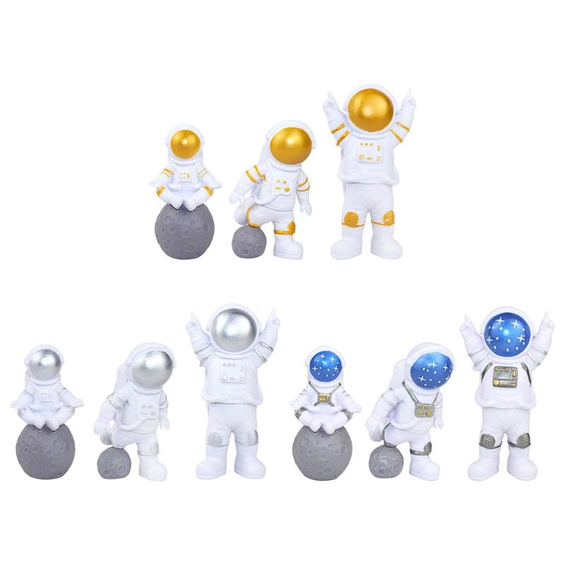 テレビの棚のリビングルームのために装飾的な3個の宇宙飛行士の像の知育おもちゃ