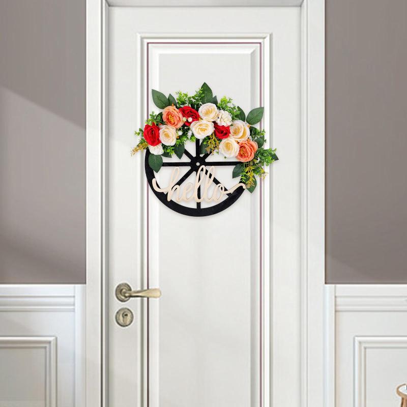 春のリースの美しい四季折々のリース.屋外の農家の玄関に