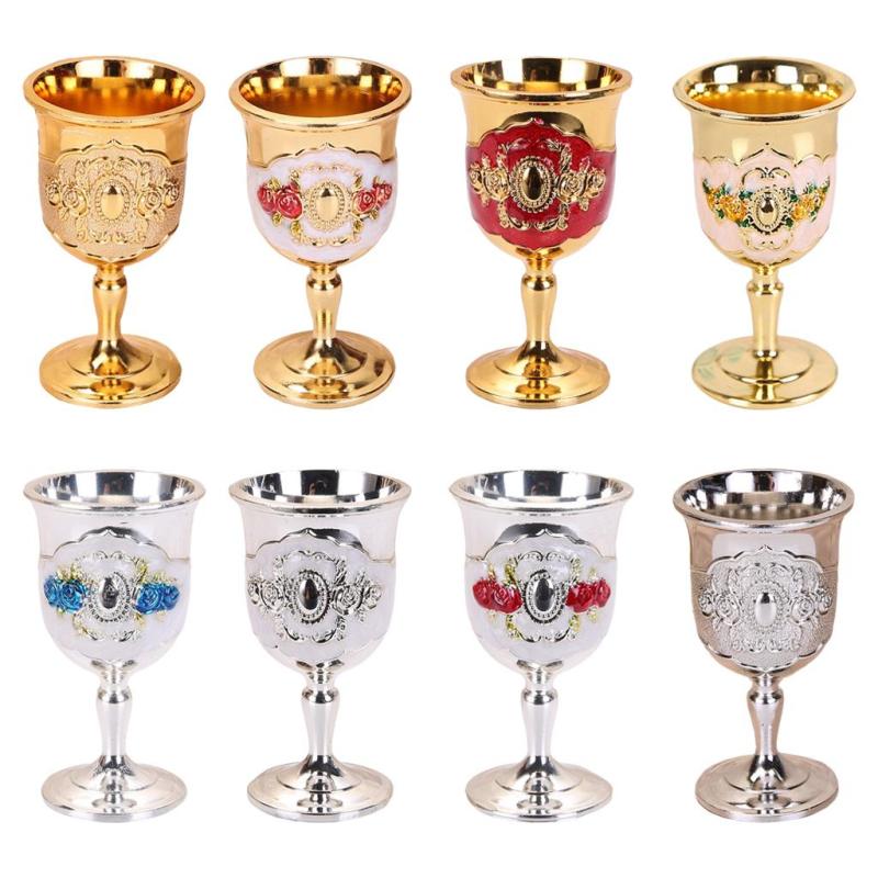 古典的な小さなゴブレット.ワの彫刻パターン創造的なな手作りのカップの結婚式のパーティー.装飾ギフト