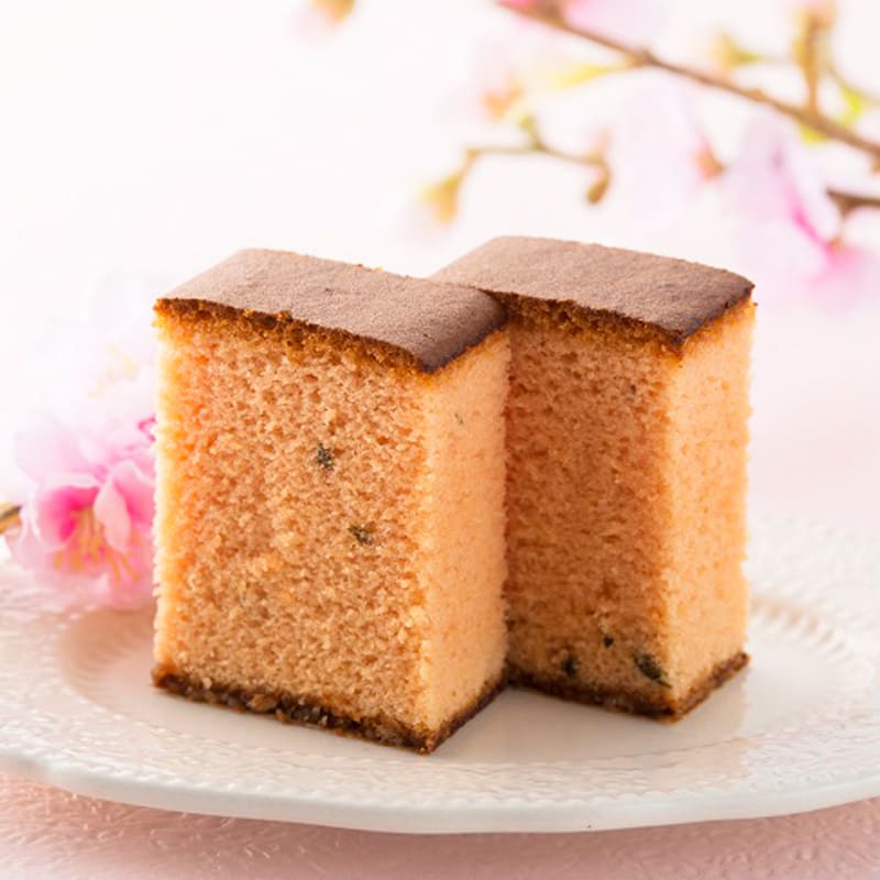 【期間限定】見て楽しむ桜色。食して味わう春の美味。さくらカステラ 0.5号(10切れカット) 卵のコクとザラメ糖の感触が超美味！ 長崎ご当地名産 カステラ 岐阜と 長崎 お土産 ご入学 転勤 ご挨拶 お彼岸 お供え お歳暮のサムネイル