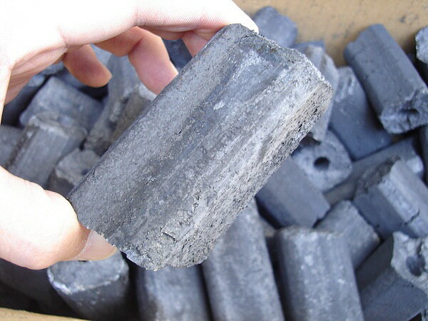 国産富士オガ炭(いよ備長炭)10kg5-10cm 【木炭】【燃料】【水火鉢】【火鉢】【暖房】【七輪】【囲炉裏】 【愛媛百貨店】