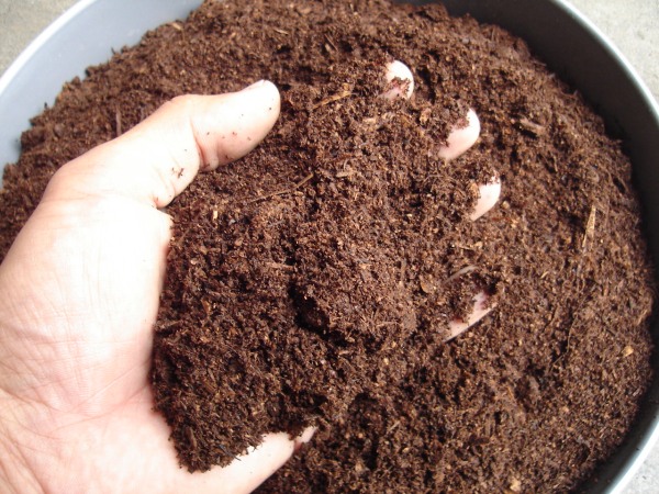 使い切りサイズ愛媛県産　牛ふん 堆肥4Lバラ 畑 連作 有機質肥料 土づくり 土壌改良
