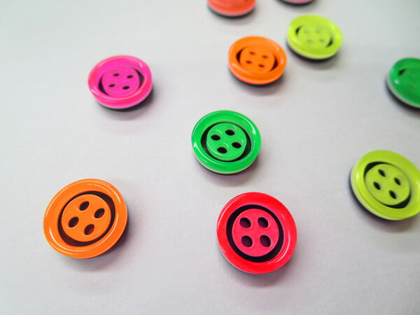 【1個】ネオンカラー　ポリボタン　11．5ミリ　1個（蛍光色）