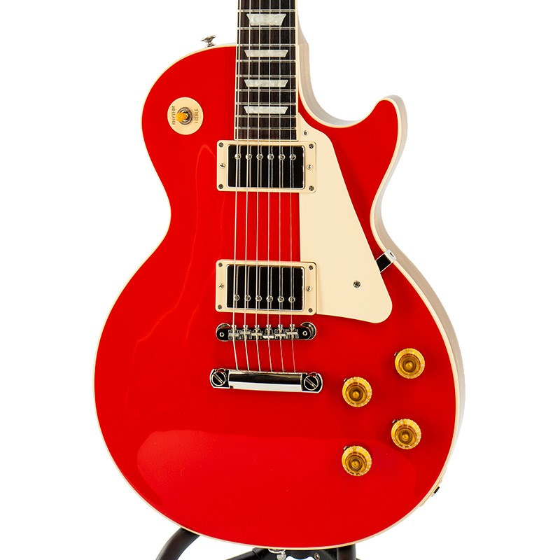 Gibson Les Paul Standard Custom Color SeriesCustom Color Seriesは、1960年代のギブソンのクラシカルなカスタムカラーと、近年のリミテッドランに採用された人気カラーからインスピレーションを得て誕生したモデルであり、ギブソンファンの皆様に、エキサイティングなカラーのレスポール・スタンダードをお届けします。王道のメイプルトップ、マホガニーバックを採用したクラシックな50sルックスモデルです。ウエイトリリーフを施さないソリッドボディを採用、ネックシェイプは程よいグリップ感のあるVintage 50sを採用しています。キャビティはトラディショナルモデルと同様に、基盤を使わず配線されており、コンデンサーはオレンジドロップが使われております。サウンドの要であるピックアップには、バーストバッカー1&バーストバッカー2を搭載。野太いクリーントーンはもちろん、歪ませても無骨でありながらもバランスの良いドライブサウンドを奏でてくれます。ギブソン王道のロックサウンドを求めるギタリストには是非ともオススメの1本です。S/N 213930339Weight≒4.02kgBodyMaterial: MahoganyTop: Plain MapleWeight Relief: NoneNeckNeck: MahoganyProfile: 50s VintageNut width: 1.695 / 43.05mmFingerboard: Indian RosewoodScale length :24.75 / 628.65mmNumber of frets: 22Nut: Graph TechInlay: Acrylic TrapezoidsHardwareBridge: ABR-1 Tune-O-MaticTailpiece: Aluminum Stop BarTuners: Vintage Deluxe with Keystone ButtonsPlating: NickelElectronicsNeck Pickup: Burstbucker 1Bridge Pickup: Burstbucker 2Controls: 2 Volumes， 2 Tones & Toggle Switch (Hand-wired with Orange Drop Capacitors)ハードケース付属イケベカテゴリ_ギター_エレキギター_Gibson_Les Paul Models_新品 JAN:4570155996009 登録日:2023/12/19 エレキギター ギブソン レスポール