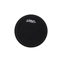 [Reflexx Conditioning Pad]Zildjian Reflexx Conditioning Pad は、柔らかく、厚みのある打面を特徴とする、両面タイプの練習パッドです。腕、手首、指の筋肉に強いトレーニング効果を発揮します。3/4インチの厚みを持つFLEXX面は、腕、手首、指を使ったあらゆるタイプの練習に対応できます。1/2インチの厚みを持つWORKK面は、例えば枕など完全にデッドな表面に比べ、全体的にリバウンドは少ないですが、ストロークをより聞き取りやすくするための硬さを備えています。この打面は上腕と下腕、そして手首の可動域を広く使ったテクニックを、低速から中速で練習するのに適しています。テクニックを向上させたいドラマーに最適なこの練習パッドで、コントロール、強度、感度、持久力を向上させ、遅いテンポから速いテンポまで幅広いストロークが可能になります。現在市販されている中で最も静かなパッドの1 つで、小音量での練習に理想的です。サイズ：6 inch※画像はイメージです。本商品以外の商品は付属しません。また、パッドスタンドは別売となります。イケベカテゴリ_ドラム_トレーニングドラム_Zildjian_新品 JAN:0642388325230 登録日:2022/04/17 トレーニングドラム ドラムパッド 練習ドラム 練習用ドラム ジルジャン