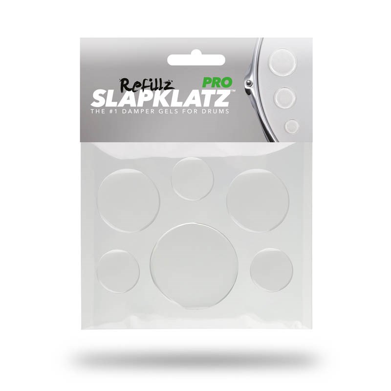 [SlapKlatz Pro Refillz]スタジオやライブハウスでドラムを借りるとき、いつものセットで新しい曲を叩くときなど、トーンやサスティーンを調節したい時におすすめなミュート、それがこの「SlapKlatz（スラップクラッツ）」です。使い方は至って簡単、ミュートしたい場所にSlapKlatzをペタッと貼り付けるだけ。Gel自体の粘着力が高いので、スネアやタムタムの打面はもちろん、シェルのボトム側やシンバルの裏など考えうる殆どの場所に貼り付ける事が可能です。ミュートが不要になった時は、簡単に剥がすことができ、しかもガムテープのように跡が残ることもありません。付け剥がしを繰り返したり、汚れてくると粘着力は次第に落ちてきますが、水洗いする事で新品時の粘着力が蘇ります。スラップクラッツは強度も充分で、緩衝材としても使う事が可能です。セッティングによってはドラムのシェルに他のハードウェアが接近する事もありますが、そのような箇所にスラップクラッツを貼っておけば、接触してしまった時に余計な雑音が出てしますのを防ぐだけでなく、大切なドラムシェルに傷も付かず、安心して叩けます。Clearタイプを貼れば見た目も気になりません。リクエストにお答えする形でSlapKlatz Proのリフィル（詰め替え）がラインナップに加わりました。これによりリピート購入の際にケースが無駄にならず、価格も抑えることが可能になりました。パッケージ内容はSlapKlatz Pro Ver.2と同じです。＜パッケージ内容＞ミュート大（φ4cm）×2ミュート中（φ3cm）×4ミュート小（φ2cm）×6＜カラー＞GEL Clear（クリア）イケベカテゴリ_ドラム_その他ドラム_SlapKlatz_新品 JAN:5700002020581 登録日:2021/05/16 ドラム関連