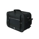 lack Jam Series Drum Bags＞楽器本体の保護性の向上はもちろん、より快適に運搬できることを追及した画期的なドラムバッグ。全モデルショルダーストラップの着脱が可能で、ケース本体に付いているD-Ringを自由に使うことで、様々な持ち運び方法が可能となり、また、これらケースそれぞれを連結させることでオールインワンにすることもできる。＜Drum Pedal Bag＞両サイドに付いているポケットは、ドリンクホルダー用として落ちない為のストラップも付属。いずれも、襷掛けやリュックタイプでの持ち運びはもちろん、カートホルダー装備の為、キャリングカートの取り付けにも対応。更に、サイドに装備したジャムストラップにスティックをはさむことでスティック・スタンドとしての活用も可能で、近くにに置いておけば、演奏中スティックを落とした際にも安心。ショルダーストラップは、脱着可能な為、様々な持ち運びに対応。キャリングカートで運搬の場合は、ショルダーストラップを全て取り外すことで、より扱いやすくなります。＜スペック＞セミハード / ツインペダル対応 / ショルダーストラップx2付 / 本体内寸：横390mm×縦 330mm / 2.4kg※画像はイメージです。画像のペダル・バッグ以外の、スネアドラムバッグ、スティック、スティック・バッグ、キャリーカート、ドラムセット、ドラムペダル等は付属致しません。イケベカテゴリ_ドラム_ドラムケース_Pearl_新品 JAN:4549312051905 登録日:2017/01/14 ドラムケース パール