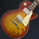 トム・マーフィーを主軸にカスタムショップ内に誕生したMurphy Lab！Ultra Light Agedの58 Les Paulの中古品が入荷！カスタムショップ内に誕生したMurphy Lab（マーフィー・ラボ）は、ナッシュヴィルのギブソン・カスタムショップ内に新設されたラボで、科学的検証に基づく最新の技術を駆使して、ギターのエイジング（ヴィンテージ・ギターの経時変化した外観と弾き心地を再現する処理）を専門に行います。ギブソン・カスタムショップの立ち上げ時のメンバーであり、ヒストリック・コレクション開発のプロジェクト・リーダーとして尽力したトム・マーフィーは、その後新品のギターにヴィンテージのルックスとフィーリングをもたらすエイジングというテクニックで活躍してきました。トムのヴィンテージ・ギターへの情熱と深い知識に裏打ちされた技術によって、ギブソン・ギターの自然なラッカーのクラック、演奏による摩耗を見事に再現しています。トム・マーフィーとギブソンは、経時変化によりウェザーチェックと呼ばれるクラックを生じさせる、1950年代、1960年代のニトロセルロースラッカーを科学的に解析し、その変化のプロセスをひも解き、あらゆるモデルのプロトタイプによるテストを重ねて、ヴィンテージ同様のナチュラル・ウェザーチェックを再現するラッカー・プロセスを開発しました。マーフィー・ラボは、トム・マーフィーがギブソン・カスタムショップのチームを率いて、プロトタイプをもとに、あらゆるボディシェイプ、フィニッシュ、エイジング・レベルの検証を始めたことから、その構想が生まれました。その結果、これまでにないリアリティとこだわりを追求したエイジングを行うために、ギブソン・カスタムショップ内に設立されました。トム・マーフィーの存在と、その芸術的な作品の数々は、ギブソンの歴史の中で重要な役割を果たし、今もそしてこれからもマーフィー・ラボとして永遠に引き継がれていきます。本機は4段階で設けられたエイジングレベルで最もダメージが軽微なコンディションの「Ultra Light Aged」が施された1958 Les Paul Standard Reissueです。エレキギター史に燦然と輝く「Burst」Les Paul Standard Model。数々のミュージシャンを虜にした圧倒的な存在感を放つサウンド、そして艶かしく弾き手を魅了する美しいボディラインは現代に於いても全てのロックギタリスト憧れのアイコンと言えるでしょう。1951年発売以来のゴールドトップ期を経て1958年にサンバーストフィニッシュを採用し、1960年までの僅かな期間にその姿で製作された「Les Paul Standard」。フラッグシップモデルとして君臨する1959リイシューに対して、1958リイシューはプレーンメイプルトップ、やや厚みのあるグリップのネックシェイプに、1959年の途中まで採用されていた細身のフレットを再現した仕様が特徴となっております。潔くも美しいプレーントップがお好きな方や、特にプレイヤーの皆様から人気を集めるモデルです！Ultra Light Agedは長年ケースに入れて大事に保管されていたかのような、最小限のダメージに抑えられた経年変化の風合いが自然に表現され、穏やかなウェザーチェックや打ち傷等の加工が施されております。指板エッジにはロールド加工が施され、優れたグリップ感がプレイヤーの皆様にはさらに嬉しい仕上げとなっております。基本的なスペックは最新のHistoric Specを採用。アンポッテッドのCustombucker Alnico IIIピックアップやアップデートされたアッセンブリ、True Historicパーツが引き続き装備されております。ピッキングに鋭く追従する鋭敏なレスポンスは、ギターをアンプにプラグインしたその刹那からプレイヤーを魔法の様にレスポールトーンの虜にしてしまいます！トーンを絞った際の音抜け感の良さは勿論のこと、ヴォリュームを絞っても程良くブライトさがキープされるコントローラブルなアッセンブリーは現代的な使用方法とも素晴らしい相性を見せてくれるでしょう！！当個体状態と致しましては、元よりエイジングが施されておりますが、ボディバック外周にかなり小さめの塗装チップが複数御座います。勿論電装系や演奏面も問題無く、フレットも凹み無く8割程度残っておりますのでガンガンお使い頂ける1本としてお迎え頂けます。サウンド、ルックスどれをとっても超一級品で、ヴィンテージに精通しているトム・マーフィーが参加したプロジェクト故のリアルな質感は、実際にヴィンテージを所有されている方でも納得のクオリティだと思います。トップラインでしか味わえないレスポールの最高峰。是非お見逃しの無い様！Weight≒3.77kgBody Wood : 2-Piece Maple Top & 1-Piece Lightweight MahoganyNeck : Solid Mahogany with Long Neck Tenon / 50s Rounded Medium CFingerboard : Indian RosewoodFrets : Historic Gibson Narrow/Tall 22FretsPickups: Custombucker Alnico III (Unpotted)Controls : 2 volume 、2 tone 、3-way switchBridge / Tailpiece : ABR-1 non wire/ Lightweight Tailpiece w/Long StudTuners : Kluson Single Line， Single RingHard ware color : Nickel， Murphy Lab Light Agedハードケース付属付属イケベカテゴリ_ギター_エレキギター_Gibson_Custom Shop_ユーズド JAN:2500010131322 登録日:2023/11/06 エレキギター ギブソン カスタムショップ