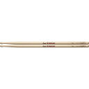 ＜Pearl Drum Sticks＞パールのドラムスティックは、素材選びから始まり、長期間のシーズニングを経て、1本ずつ入念に加工し、素材と重量の厳しい検査を経てきたもの。その充実したラインナップは、アーティストと密接な交流の中から生まれたもので、あらゆるドラマーに幅広く対応する傑作揃い。＜Natural Series〜 To a drummer having a WET hands〜 / Hickory＞長年パールの代表的なスティックとしてロングセラーを続けるモデルに、ラッカー・コーティングをいっさい施さず、多少ザラついたドライな感じにすることで、演奏中に手に汗をかきやすいドラマーにとってグリップ力を発揮。スティック材として最もポピュラーなヒッコリーを採用。＜スペック＞サイズ：13mm x 397mm材質：ヒッコリーフィニッシュ：ナチュラルイケベカテゴリ_ドラム_スティック_Pearl_新品 JAN:4549312026453 登録日:2014/10/17 スティック ドラムスティック パール