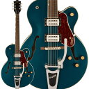 リフレッシュされたStreamliner Collectionは、Gretschギターの輝かしい過去の要素を再訪し、エキサイティングな新機能と組み合わせることで、優れたパフォーマンス、サウンド、スタイルを驚くべき価値で提供します。G2420T Streamliner Hollow Body Single-Cut with Bigsbyは、高次元のサウンドとパフォーマンスを求める現代のギタリストのために設計されています。G2420Tはモダンなサウンド、最新のエレクトロニクス、正真正銘のエレガントなスタイリングをフィーチャーし、That Great Gretsch Sound!を体現する、大胆なプレイヤーの欲求を満たすギターです。・新開発のBroad'Tron BT-3Sハムバッカーを搭載・フルホロウ構造のアーチドメイプルボディは、豊かな響きと深いレゾナンス、スケール感のあるビッグボディサウンドを実現・Soft Cシェイプのナトーネック・12インチラジアスローレル指板、パーロイドNeo Classicサムネイルインレイ、22本のミディアムジャンボフレットを採用・ボーンナット・マスターボリューム、マスタートーン、各ピックアップのボリュームコントロールにより、柔軟なトーン設計が可能・マスターボリュームにPush/Pullコイルスプリット機能を内蔵・ラジオコントロールノブ・固定式ローレルベース付きAdjusto-Maticブリッジ・Bigsby B60ヴィブラートテイルピース・3-plyべっ甲柄ピックガード・ニッケルハードウェア※画像はサンプルの為、木目、色味は一本毎に異なります。NeckFingerboard Material：LaurelFingerboard Radius：12 (305 mm)Neck Construction：Set-NeckNeck Finish：GlossNeck Material：NatoNumber of Frets：22Nut Material：BoneNut Width：1.6875 (42.86 mm)Position Inlays：Pearloid Neo-Classic ThumbnailBodyBody Finish：GlossBody Material：Arched Laminated MapleBody Shape：Streamliner Hollow BodyHardwareBridge：Adjusto-MaticControl Knobs：Gretsch Radio KnobHardware Finish：NickelPickup Covers：NickelStrap Buttons：Standard Strap ButtonStrings：Nickel Plated Steel (.010-.046 Gauges)Switch Tip：BlackTuning Machines：Die-Cast SealedElectronicsBridge Pickup：Broad'Tron BT-3SControls：Volume 1. (Neck Pickup)， Volume 2. (Bridge Pickup)， Master Tone， Master Volume with Push/Pull for Coil SplitNeck Pickup：Broad'Tron BT-3SPickup Switching：3-Position Toggle: Position 1. Bridge Pickup， Position 2. Bridge and Neck Pickups， Position 3. Neck Pickupソフトケース付きイケベカテゴリ_ギター_エレキギター_GRETSCH_Streamliner_新品 JAN:0717669924621 登録日:2023/08/13 エレキギター グレッチ ストリームライナー