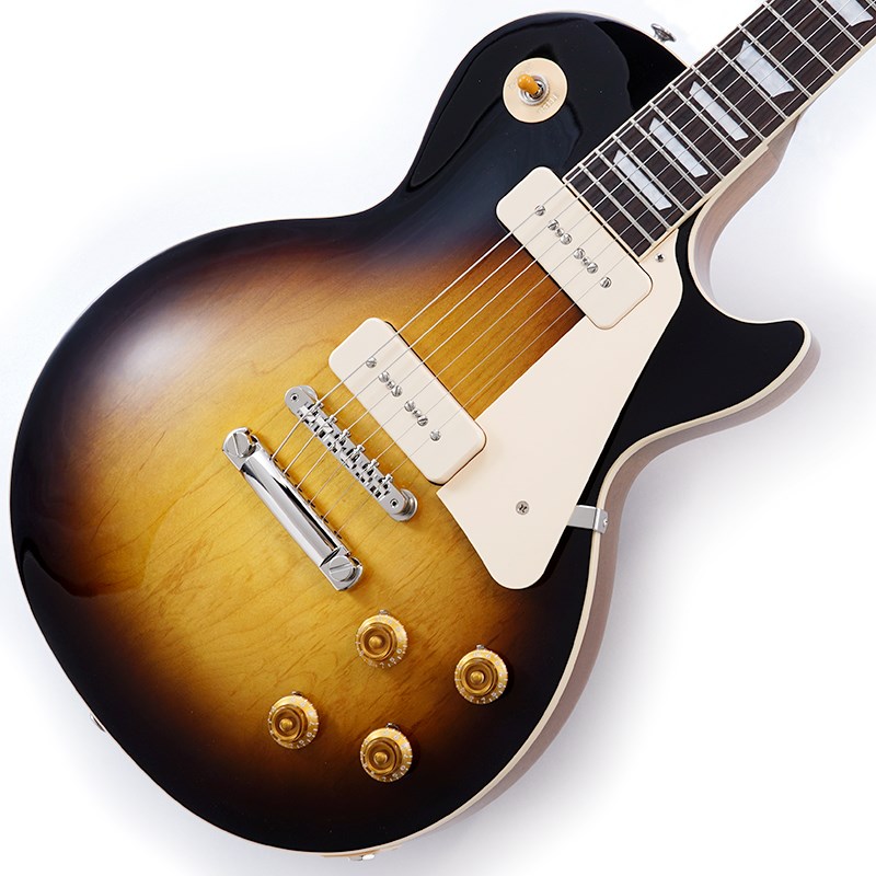 Gibson Les Paul Standard 50s P90ギブソンの定番モデル「レスポール・スタンダード」が入荷！コチラは、P90ピックアップを採用したクラシックな50's仕様モデルです。ウエイトリリーフを施さないソリッドボディを採用、ネックシェイプは程よいグリップ感のあるVintage 50sを採用しています。キャビティはトラディショナルモデルと同様に、基盤を使わず配線されており、コンデンサーはオレンジドロップが使われております。ピックアップに搭載されている「P90」は煌びやかで粒立ちの良いクリーントーンが特徴的です。歪ませればギブソンらしい骨太なドライブサウンドを奏でてくれます。ギブソン王道のロックサウンドを求めるギタリストには是非ともオススメの1本です。是非この機会をお見逃しなく！＜SPEC＞BODY.....Maple Top / Solid Mahogany BackNECK.....MahoganyPROFILE....Vintage 50s ShapeFINGERBOARD.....Rosewood / 22FHARDWARE.....NickelBRIDGE.....ABR-1 Tune-O-Matic & Aluminum Stop BarMACHINEHEAD.....Vintage Deluxe w/ Keystone ButtonsPICKUP.....P-90 (R) & P-90 (T)CONTROL.....2Volume-2Tone-3way Toggle SW【SN.207530040／Weight≒4.19kg】■専用ブラウン・ハードケース付属イケベカテゴリ_ギター_エレキギター_Gibson_Les Paul Models_新品 JAN:4580568432193 登録日:2023/05/02 エレキギター ギブソン レスポール