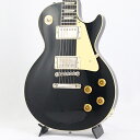 国内限定生産モデル「1957 Les Paul Standard Reissue All Ebony VOS」が入荷しました！長きに亘り培われた高い製作技術と飽くなき探究心、厳選されたマテリアルにより至高のエレキギター・ベースを製作するために1993年に立ち上げられたGibson Custom Shop。現在もなお昔ながらのハンドクラフト製法と、徹底的に追求したヴィンテージの知識から製作されたカスタムショップ・ラインナップは、他所の追従を許さないほどの見事な作りとなり、プレイヤーの内に秘めるインスピレーションを際限なく沸き立たせてくれる最高の愛機となるでしょう。コチラは、ロックなフィーリングを醸し出すAll Ebonyに仕上げられら1957 Les Paul Standard！日本限定仕様である本機はルックス以外の見所の一つとして、ネックシェイプ、フレットが共に1959 Les Paul Standard Reissueスぺックを採用している点にあります。1957 Les Paul Standardと言えば、Narrow Tallフレット+50s Rounded Medium Cの組み合わせが定番ですが、今回に限り1959 Les Paul Standardをベースに仕上げられており、よりスムースなプレイを可能とします。ピックアップは近年の定番モデルとなっているCustombucker Alnico IIIを継続して採用しつつ、ポッティングをコイル部分、ベースプレートを含めた全面で廃し、キレがよくバイト感のある明瞭なサウンドキャラクターと本機の生鳴りがブレンドされたサウンドは、Historic Collectionでしか味わえない絶品サウンドをご体感頂けることでしょう。新たに搭載されたバンブルビータイプのペーパーオイルコンデンサーやヴィンテージカーブを追及した500KのCTSポットを装備。通常様の500kΩポットに比べてボリュームを絞っても極端に高域が削られず、手元の操作でクリーンサウンドからドライブサウンドまでを自在に操ることができます。10〜6のメモリまでは歪みが維持され、6〜1にかけて滑らかににダウンしていくので、ボリュームコントロールの長さによって表情豊かなプレイを可能にしています。今まで以上にピッキングに鋭く追従する鋭敏なレスポンスは、ギターをアンプにプラグインしたその刹那からプレイヤーを魔法の様にレスポールトーンの虜にしてしまいます！トーンを絞った際の音抜け感の良さは勿論のこと、ヴォリュームを絞っても程良くブライトさがキープされるコントローラブルなアッセンブリーは現代的な使用方法とも素晴らしい相性を見せてくれるでしょう！！プレイアビリティによりフューチャーした1957 Les Paul！ルックスへのこだわりはもちろん、カスタムショップでしか体感することの出来ない絶品のトーンを是非お手にとってご体感下さい！！■Weight≒3.88kg■S/N: 7 4131【SPEC】Body: 2-Piece Plain MapleTop/1-Piece Lightweight Mahogany BackNeck:Solid Mahogany / Long TennonProfile: Authentic ’59 Medium C-ShapeFingerboard: Rosewood， 22fretFrets: Historic Medium-JumboNut: NylonHardware: Nickel Light AgedBridge: No-Wire ABR-1 & Lightweight Aluminum TailpieceMachinehead: Kluson ReissuePickups: Custombucker Alnico III (Unpotted)Control: 2Volume， 2Tone， 3way Toggle SWカスタムショップ・ブラウン・ハードケース、認定書他付属イケベカテゴリ_ギター_エレキギター_Gibson_Custom Shop_新品 JAN:4570156003096 登録日:2024/03/29 エレキギター ギブソン カスタムショップ