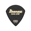 Sand Grip Picks in GRIP WIZARD Series高いグリップ力が特徴のGRIP WIZARD（グリップ・ウィザード）シリーズ・ピックをリニューアルします。新モデルではグリップ力をさらに高めるため、従来モデルとは異なる格子状パターンを片面に採用しました。さらにグリップ・サンドにラメ・カラ−の粒子も混ぜ込み、見た目のデザインも一層特徴的に変更しています。・形状: JAZZ(ジャズ)・厚さ: 0.8mm・素材: ポリアセタールイケベカテゴリ_弦・アクセサリー・パーツ類_ピック_Ibanez_新品 登録日:2022/04/22 ピック ギターピック アイバニーズ イバニーズ