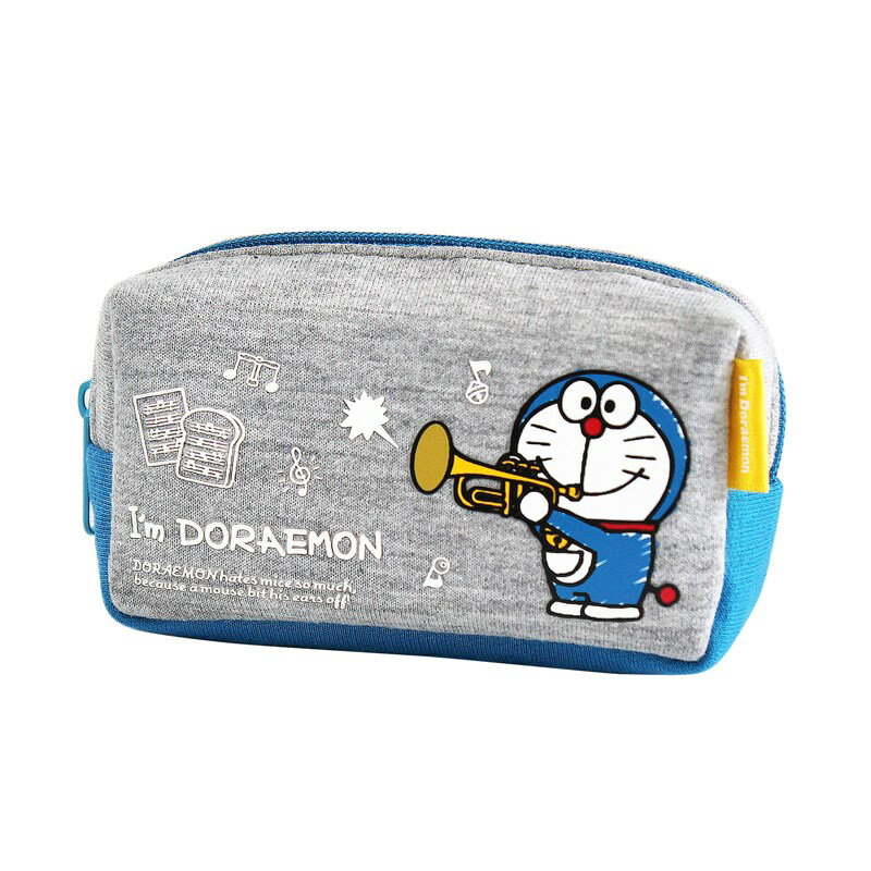 I’m Doraemon（アイムドラえもん）」マウスピースポーチ!!サンリオデザインの大人気シリーズ「I’m Doraemon（アイムドラえもん）」のマウスピースポーチ登場☆毎日の練習がもっともっと楽しくなる、そんなアイテムの誕生です♪外装にやわらかなスウェット素材を採用。 楽器を演奏しているドラえもんのモチーフがとてもキュートなマウスピースポーチに仕上がりました！※画像はイメージとなります。マウスピースは付属しておりません。 イケベカテゴリ_トランペット_その他アクセサリー_NONAKA_新品 JAN:4560287411341 登録日:2020/04/16 管楽器アクセサリ