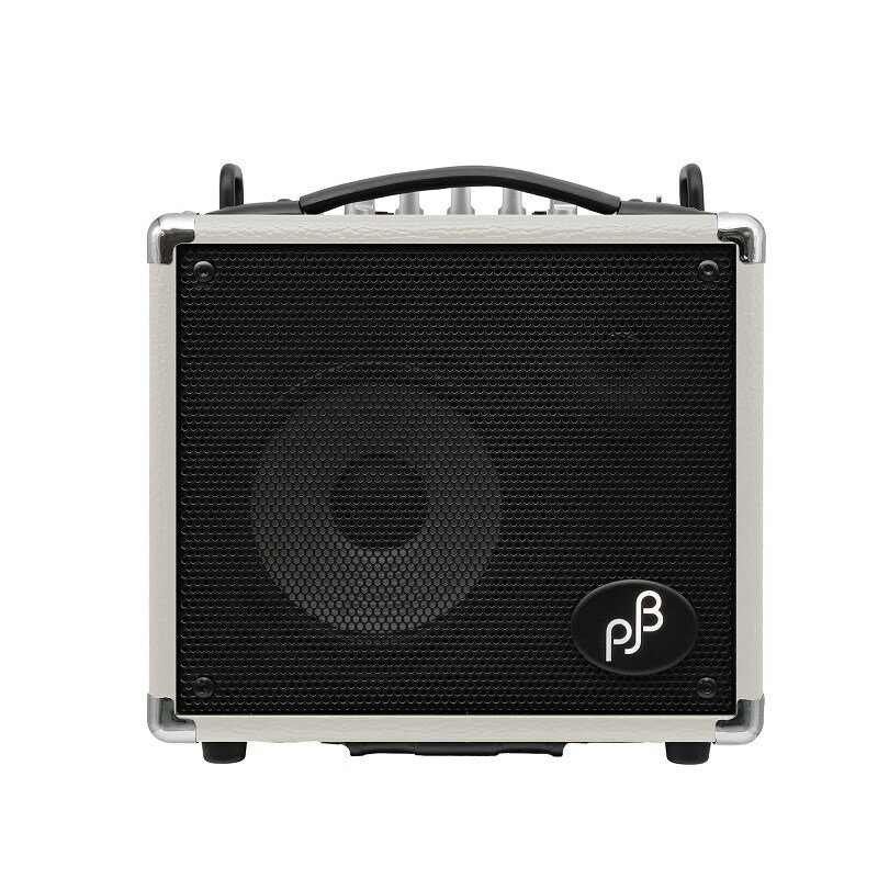 多彩な入力を持ちベースアンプにしてマルチな楽器に使えるアンプ！定評あるPJB（Phil Jones Bass）ならではの小型かつハイパワー、クリアでワイドレンジなサウンドで、ベースやギターは勿論、キーボードや電子ドラムなど様々な楽器のアンプとして使用できるよう多彩な入力を備えており最大で3系統同時入力が可能なマルチアンプ。BLuetooth入力にも対応し、スマートフォン等と接続し音楽を流しながらの演奏やオーディオアンプとしても使えます。3系統まで同時に接続でき、ヘッドホンやLINEアウトはステレオ出力となっていますので、簡易ミキサーとしてリスニングしたり、LINEOUTからオーディオインターフェースやPAなどに接続し、ライブ配信やレコーディングなど、多彩な用途に使用できます。※本体スピーカーはモノラルです■底面にアングルレッグ装備アンプに角度を付けれます■7メインスピーカー+3ツイーター強力なPJBカスタムスピーカーを搭載■出力：70W■スピーカー： PJB 1 x 7SP + 1 x 3Tweeter■コントロール： 入力セレクター、Input レベル、3-Band EQ、マスターボリューム、Line Inレベル、AUXレベル■入力端子：ベースイン、Line(L&R)、AUX■出力端子：ヘッドホンアウト(Stereo Mix)、Lineアウト（StereoMix）■電源：AC100V■サイズ：289(W) x 289(H) x 248(D)mm■重量：約6.7Kgイケベカテゴリ_アンプ_ベースアンプ_PJB（Phil Jones Bass）_新品 JAN:4570122500024 登録日:2023/12/26 ベースアンプ ベース用アンプ フィルジョーンズ フィル・ジョーンズ