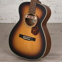 〜 Guild Acoustic Guitar Westerly Collection 〜M-240E トルバドールはコンパクトなボディで60年代のフォーク全盛期に人気を博した「F-20」への敬意を形にしたモデルです。マホガニー材のアーチバックとソリッドシトカスプルーストップの組み合わせは豊かな倍音とバランスの取れたサウンドを奏でます。最大の特徴としてボリュームコントロール搭載のDeArmond Tone Bossハムバッキングピックアップを初期搭載しプラグドでもヴィンテージ感あふれるサウンドを奏でます。このコンパクトなモデルは豊かな響きのトラベルギターをお探しの方や手の小さなプレイヤーにおすすめです。[SPEC]トップ：ソリッドシトカスプルースサイド＆バック：マホガニーネック：マホガニーフィンガーボード：ローズウッドピックアップシステム：DeArmond Tone Bossフィニッシュ：マットGUILDデラックスギグバック付属※画像はサンプルです。イケベカテゴリ_アコースティック／エレアコギター_エレクトリックアコースティックギター_GUILD_新品 JAN:0809870302692 登録日:2017/10/01 エレアコ ギルド