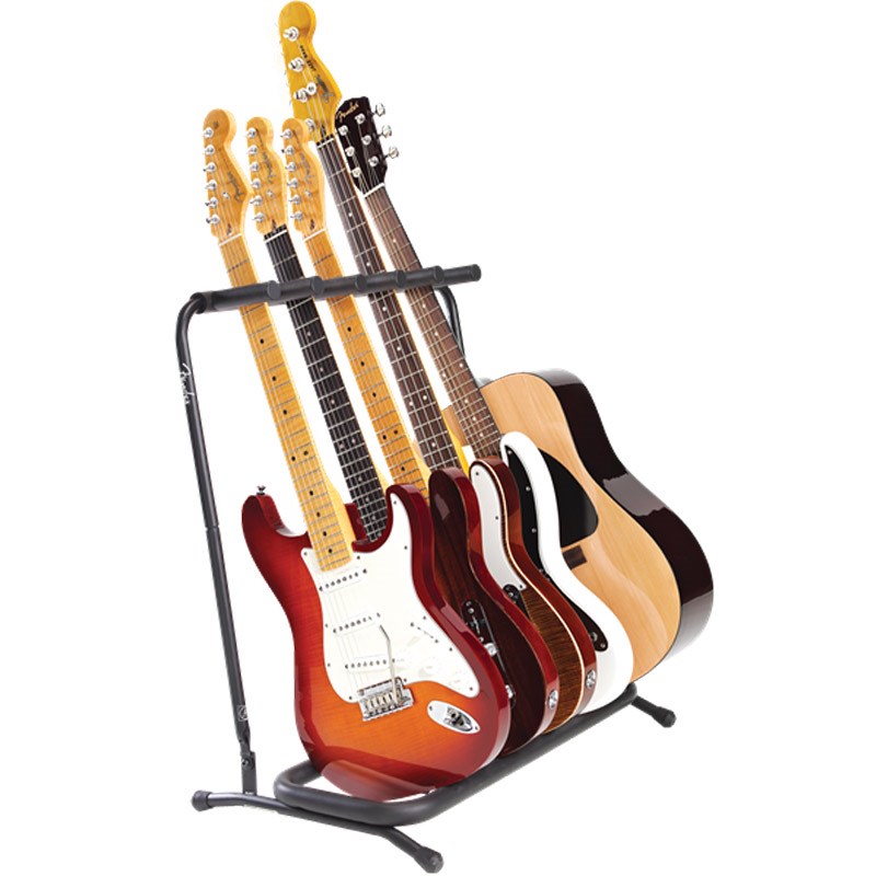 Fender Multi-Guitar Folding Standにギターやベースを掛けておけば、手早く楽に出し入れできます。ステージでもスタジオでも活躍します。すっきりコンパクトに折り畳みできます。イケベカテゴリ_弦・アクセサリー・パーツ類_ギタースタンド_Fender USA_新品 JAN:0885978166664 登録日:2022/08/04 ギタースタンド フェンダー ふぇんだー