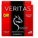 NAMM SHOWにて発表になったDRの新エレキギター弦「VERITAS」！VERITASはDR独自の技術でコア材を極限まで研磨し、独自素材であるカンタムニッケルをハンドワウンドした今までにない新しいエレキギター弦です。コア表面を均一にしたことでよりタイトにワウンドすることを可能にした弦は、汚れや汗の侵入を防ぐため、アンコーティングとロングライフを両立させました。カンタムニッケルの持つクリアで上質なサウンドはワイドレンジかつ、分離のよいサウンドとかつて無いボディ鳴りを実現。また、しなやかな弾力は演奏性の向上、繊細なパフォーマンスを可能にしています。自然な弦振動を追求する事で、変速チューニングでも驚くほどピッチが安定する弦に仕上がりました。さらに、豊かなサスティンを持ちリッチなサウンドを奏でるXENON power-plain弦の1弦、2弦、3弦が追加で封入されています。楽器との相性や演奏性に合わせお好みでご選択いただけます。DR独自のワウンド前のコア材を極限まで研磨する技術は、ドロップダウンチューニング用の弦として人気の高いDDTシリーズにも採用されています。このことからもチューニングの安定性の高さがわかります。■品番/ゲージ：　VTE-9/46/9-11-16-26-36-46イケベカテゴリ_弦・アクセサリー・パーツ類_エレキ弦_DR_新品 JAN:0600781006576 登録日:2019/02/18 エレキギター弦 ギター弦 エレキ弦