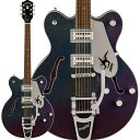 Limited Edition John Gourley Electromatic Broadkasterは、バンド「Portugal. The Man（ポルトガル・ザ・マン）」のリードシンガー＆ギタリスト、ジョン・ガーリーの圧巻のクリエイティビティを讃えるシグネイチャーモデルです。プロユースを考慮した高品位のスペックとクラシックなグレッチスタイリングを特徴とする本モデルは、ジョンのパワフルな表現力をサポートします。＜主な特徴＞・ チェンバードスプルースセンターブロックを採用したダブルカッタウェイメイプルボディ・ 22本のミディアムジャンボフレットとパーロイドクラウドインレイを配した12インチラジアスローレル指板のUシェイプメイプルネック・ 2基のUSA Full?Tronハムバッカーを搭載・ トレブルブリード回路付きマスターボリューム、マスタートーン、各ピックアップの独自ボリュームコントロール、3ポジションピックアップセレクタースイッチ・ 固定式Adjusto-Maticブリッジ・ Graph Tech NuBoneナット・ Bigsby B70ヴィブラートテイルピース・ シルバースパークルバインディング・ ロッキングチューナー・ ストラップロック・ ニッケルハードウェア・ 世界中で活躍するペイントアーティスト、クレオン・ピーターソンによるオリジナルアートワーク※画像はサンプルです。商品の特性上、木目や色合いは1本1本毎に異なり、お選び頂くことは出来ません事、予めご了承下さいませ。NeckFingerboard Material：LaurelFingerboard Radius：12 inch (305 mm)Neck Construction：Set-NeckNeck Shape：Thin UNeck Material：MapleNeck Finish：GlossNumber of Frets：22Nut Material：Graph Tech NuBoneNut Width：1.6875 inch (42.86 mm)Position Inlays：Pearloid CloudsBodyBody Finish：GlossBody Material：Arched Laminated MapleBody Shape：Center BlockHardwareBridge：Adjusto-MaticControl Knobs：G-ArrowHardware Finish：NickelPickup Covers：NickelPick Guard：Silver Plexi with Black Gretsch Logo & Custom ArtworkStrap Buttons：Strap LocksStrings：Nickel Plated Steel (.010-.046 Gauges)Tuning Machines：Die-Cast Sealed LockingElectronicsBridge Pickup：USA Full’TronControls：Volume 1. (Neck Pickup)， Volume 2. (Bridge Pickup)， Master Volume， Master ToneNeck Pickup：USA Full’TronPickup Configuration：Full’Tron / Full’TronPickup Switching：3-Position Toggle: Position 1. Bridge Pickup， Position 2. Bridge and Neck Pickups， Position 3. Neck Pickupギグケース付属イケベカテゴリ_ギター_エレキギター_GRETSCH_Signature_新品 JAN:0717669887278 登録日:2024/02/09 エレキギター グレッチ