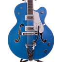 新品チョイキズ特価品！！目を見張るばかりのルックスとスケール感のあるサウンドを誇る、Gretschの至宝！G6136T-59 Limited Edition ‘59 Falcon with Bigsbyは、エレクトリックギターの黄金期の象徴的なスペックを忠実に再現した、マスターピースです。希少なLake Placid Blueフィニッシュの本製品は、極上のトーンとまばゆいばかりのルックスですべての洗練されたプレイヤーに満足いただける内容に仕上がっています。2基のTV Jones Ray Butts Ful-Fidelityピックアップは、パワフルなトーンと比類なきダイナミクスを生み出します。1959年スタイルのトレッスルブレーシングを備えたラミネートメイプルトップとラミネートメイプルバック＆サイドにより、圧巻の音量を提供します。テイルピースにはBigsby B6CPヴィブラートを採用し、ピン止めロッキングバーブリッジとGraph Tech TUSQ XLナットでチューニングを維持しながら、演奏に表情豊かな煌めきを与えます。主な特徴：・限定仕様となるLake Placid BlueフィニッシュとSilver Sparkleバインディング・1959年式トレッスルブレーシング・TV Jones Ray Butts Ful-Fidelityピックアップを2基搭載・ストリングスルーBigsby B6CPヴィブラートテイルピース・ピン止めロッキングバーブリッジ・SqueezeboxコンデンサーBody Material：Laminated MapleBody Finish：GlossNeck：Maple， Standard UNeck Finish：Gloss UrethaneFingerboard：Ebony， 12 (305 mm)Frets：22， Medium JumboPosition Inlays：Pearloid Neo-Classic Thumbnail (Ebony)Nut (Material/Width)：Graph Tech TUSQ XL， 1.6875 (42.86 mm)Tuning Machines：Grover Imperial LockingScale Length：25.5 (64.77 cm)Bridge：Rocking BarPickguard：Silver Plexi with Silver Gretsch Logo & Falcon GraphicPickups：TV Jones Ray Butts Ful-Fidelity (Bridge)， TV Jones Ray Butts Ful-Fidelity (Neck)Pickup Switching：3-Position Toggle: Position 1. Bridge Pickup， Position 2. Bridge And Neck Pickups， Position 3. Neck Pickup， 3-Position Tone SwitchControls：Volume 1. (Neck Pickup)， Volume 2. (Bridge Pickup)， Master VolumeControl Knobs：Jeweled ArrowHardware Finish：ChromeStrings：Nickel Plated Steel (.011-.049 Gauges)ハードケース付属イケベカテゴリ_ギター_エレキギター_GRETSCH_Falcon_アウトレット JAN:0885978961993 登録日:2024/01/25 エレキギター グレッチ ファルコン