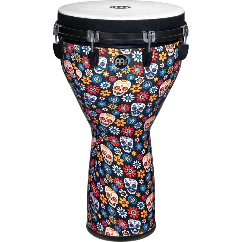 [Jumbo Djembe]シンセティックボディ、シンセティックヘッドを採用した大型ジャンベ。ステージ等の温度や湿度の変化が起こりやすい場所でも、ズレが生じにくく、かつすばやいチューニングが可能です。また、力強く深いローエンドとシャープなスラップ音を実現します。ドラムキー式のチューニングシステムを採用した強固なハードウェアで、安定したサウンドとレンジを提供する、プロユース・ジャンベです。ヘッドまでデザインの施された「Designer Head」モデルと、ナチュラルシンセティックヘッドのモデルをラインナップ。サイズ（口径×高さ）：14×26 inchマテリアル：Syntheticカラー：Day of The Deadヘッド：Syntheticイケベカテゴリ_パーカッション_ジャンベ_MEINL_新品 JAN:0842960147117 登録日:2022/04/28 ジャンベ ジェンベ パーカッション マイネル