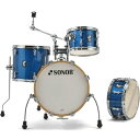 AQX - Your Sonor Journey Starts HereメイプルシェルのAQ2、バーチシェルのAQ1に続く、ポプラシェルを使用したエントリーモデルのドラムセットシリーズ「AQX」。上位機種のAQ2と同じ製法、限りなく同じスペックでありながら、ポプラ材を採用することでサウンドクォリティを落とさずに抜群のコストパフォーマンスを実現しました。その「AQX」に待望のコンパクトドラムセット「Jungle」と「Micro」が登場。従来のBMS（ブラック・ミッドナイト・スパークル）に加え、コンパクトキットでは新たにBOS（ブルー・オーシャン・スパークル）とRMS（レッド・ムーン・スパークル）のカラーが追加。SONORサウンドとコストパフォーマンスを両立したお求めやすいセットです。●ポプラシェル - 7.2mm 9プライ●CLTF - テンション・フリー・シェル成形工法●45° ベアリング・エッジ●チューンセーフ・システム内蔵ラグ＜AQX Jungle セット内容＞バスドラム 16×15タムタム 10×7フロアタム 13×12スネアドラム 13×6シンバル/タムホルダーバスドラムライザー＜フィニッシュ＞BOS（ブルー・オーシャン・スパークル）※画像はイメージです。シンバル、タムホルダー以外のハードウェアは付属しません。また、一部別モデル、別カラーの画像を含みます。イケベカテゴリ_ドラム_ドラムセット_SONOR_新品 JAN:4044661734856 登録日:2022/03/20 ドラムセット ドラムキット ソナー ゾノア ゾナー